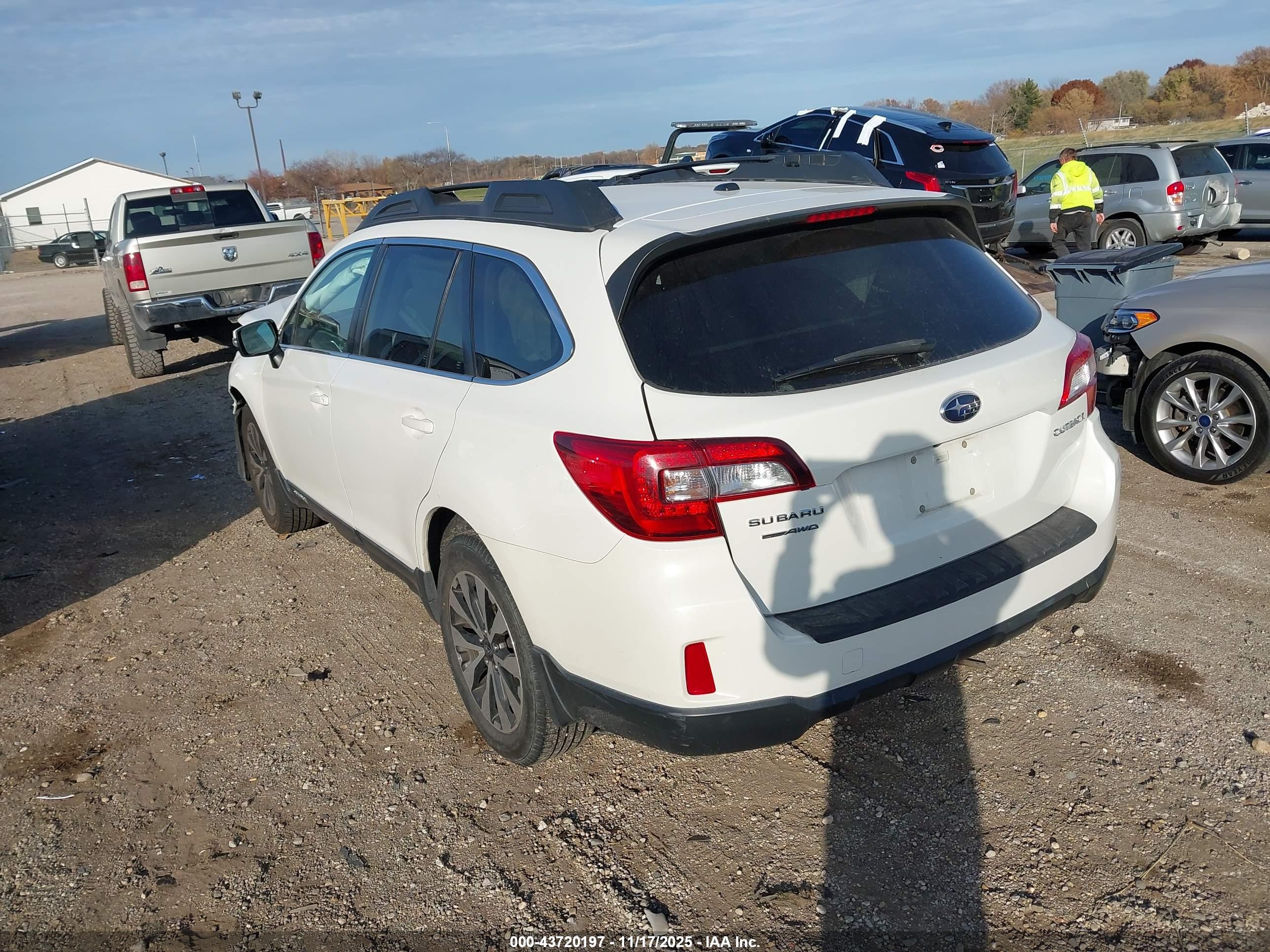 SUBARU OUTBACK image 3