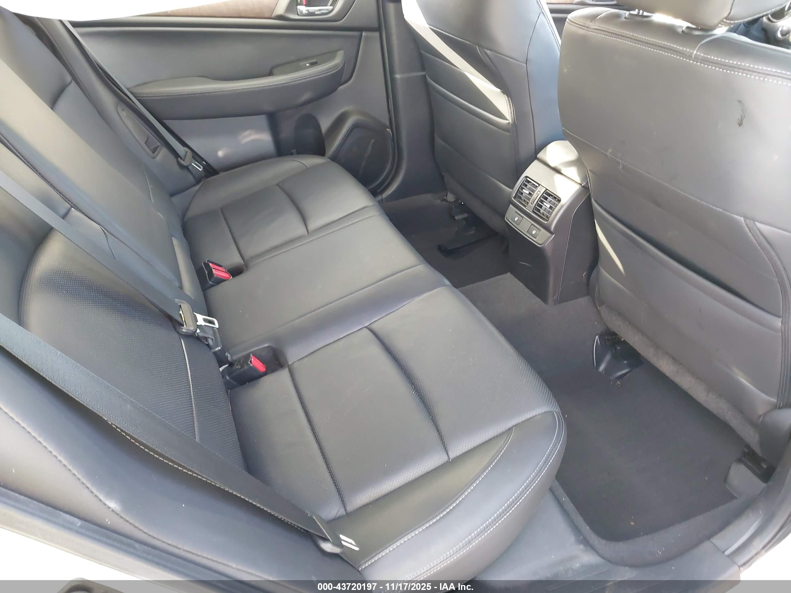 SUBARU OUTBACK image 8
