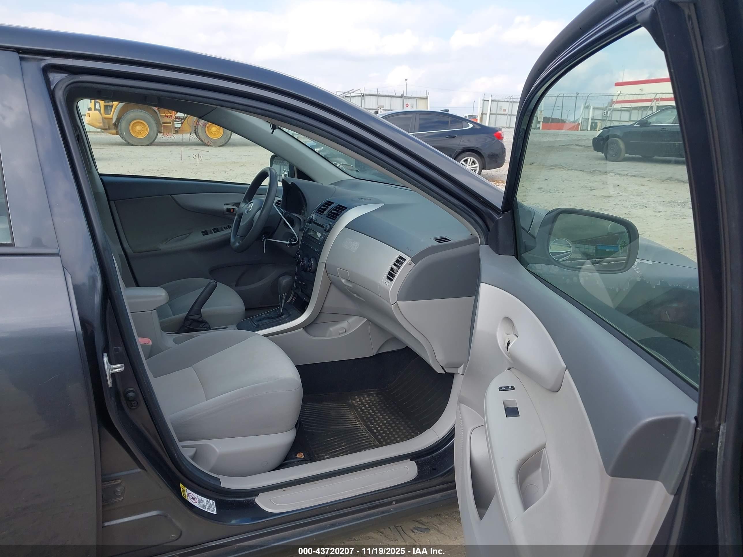 TOYOTA COROLLA image 5