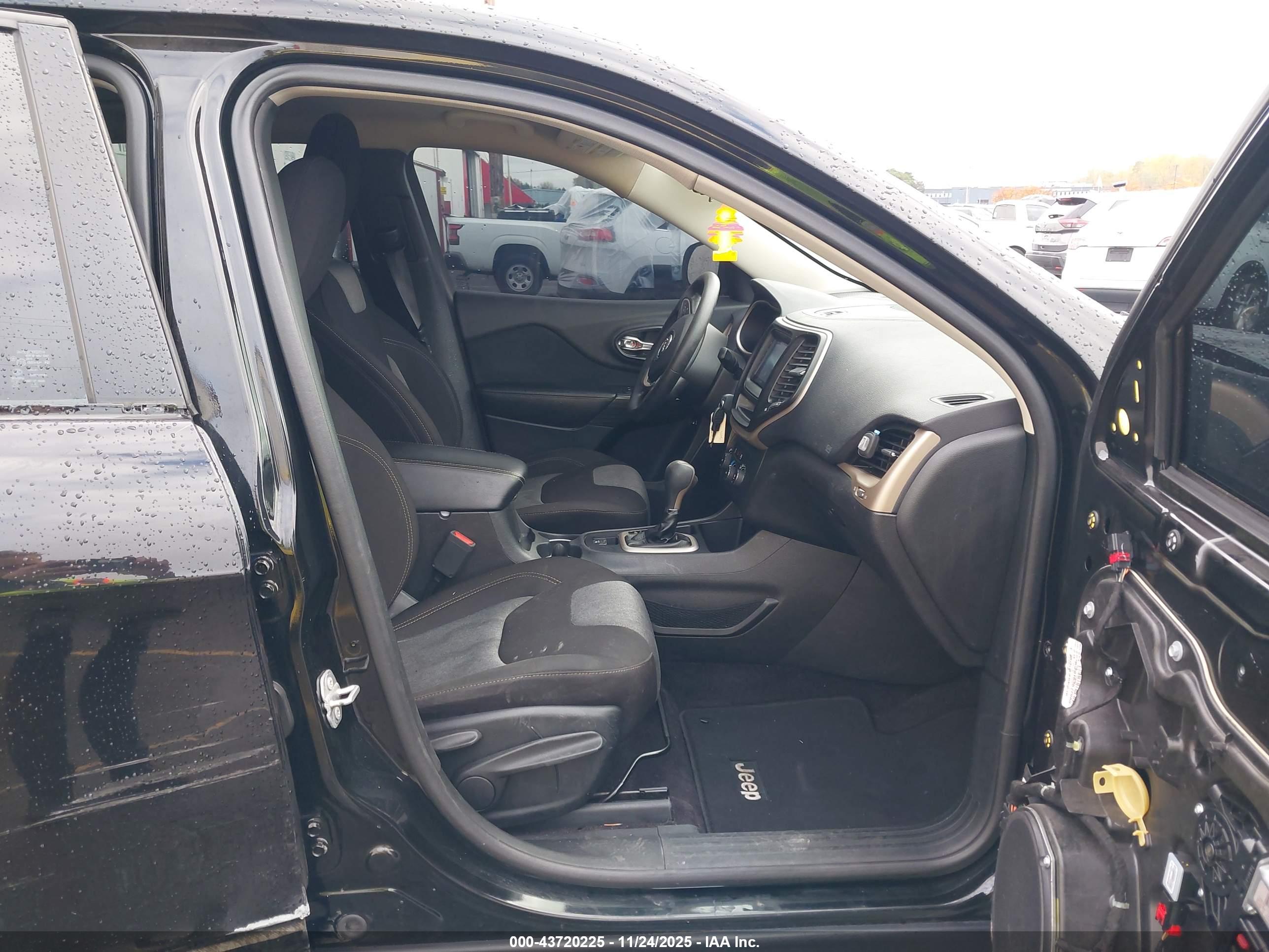 JEEP CHEROKEE image 5
