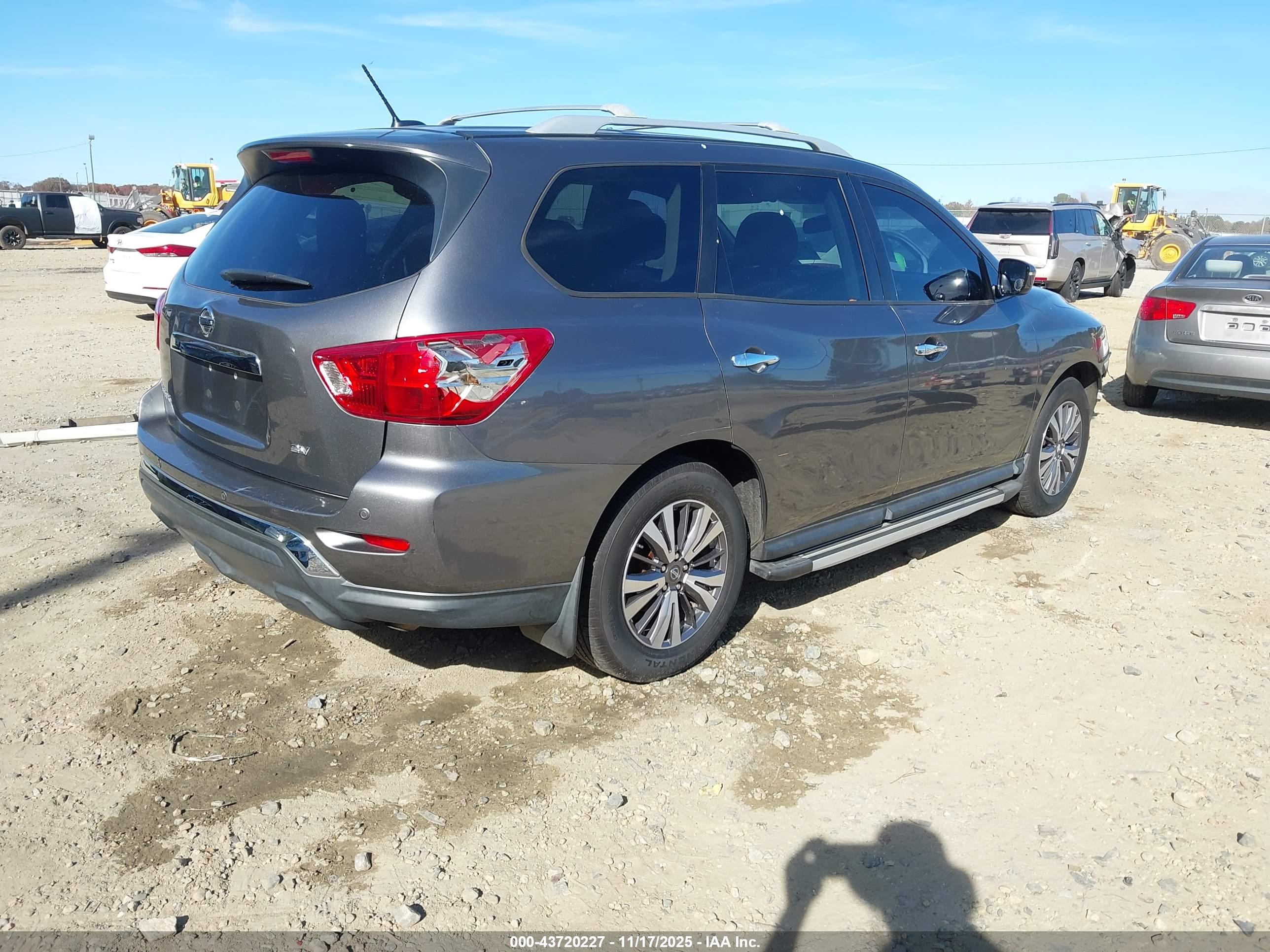 NISSAN PATHFINDER image 4