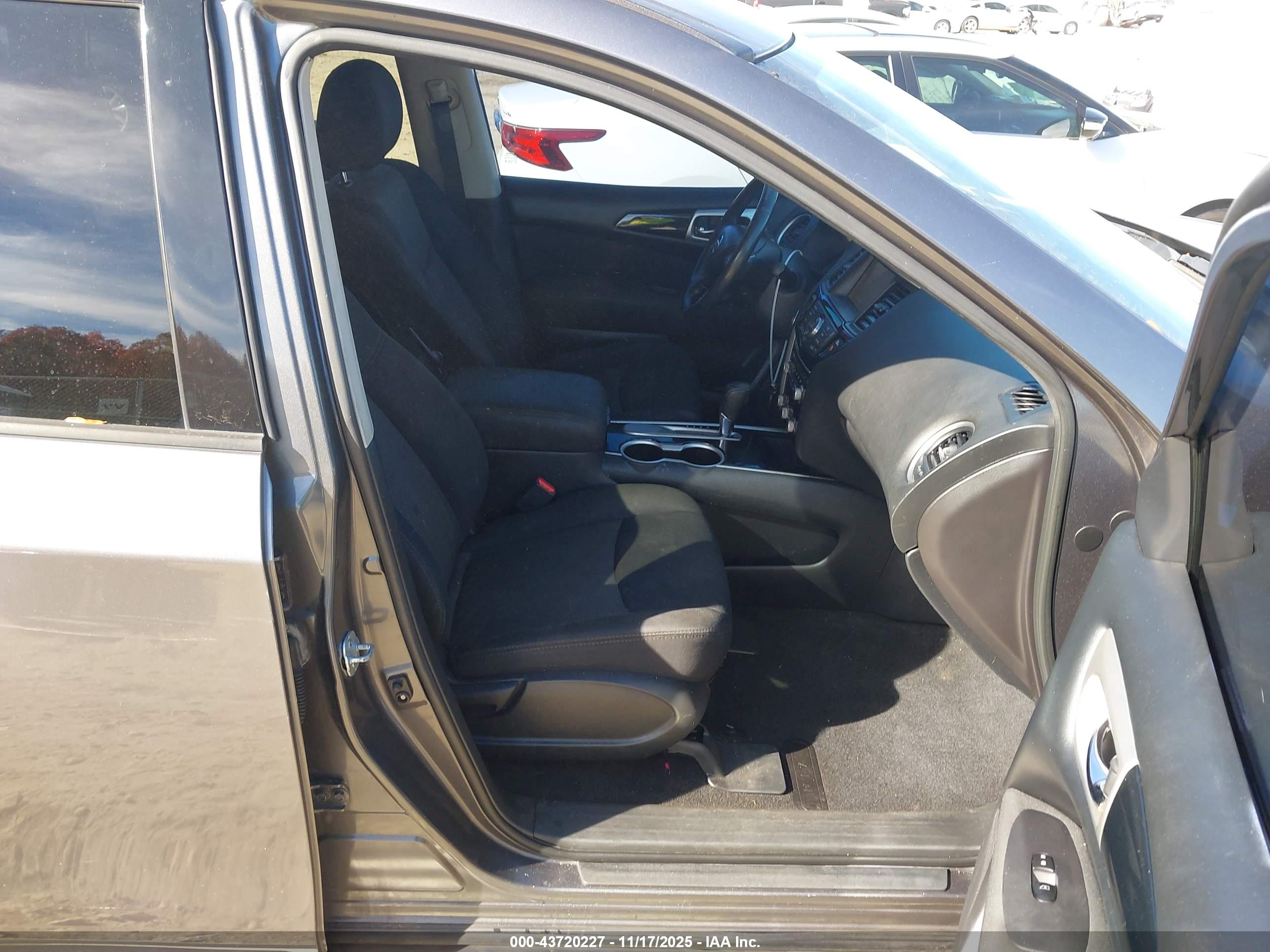 NISSAN PATHFINDER image 5