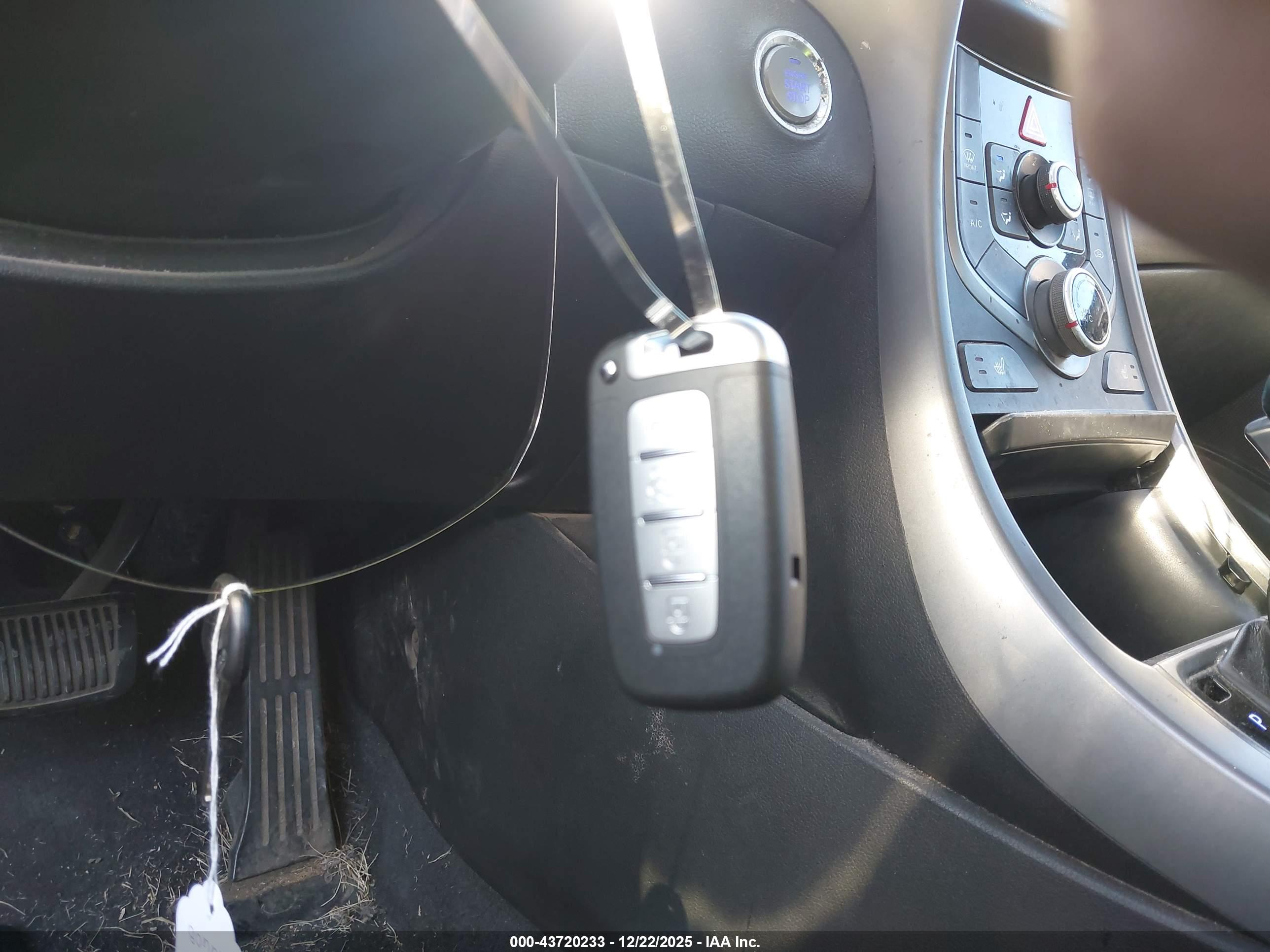 HYUNDAI ELANTRA image 11