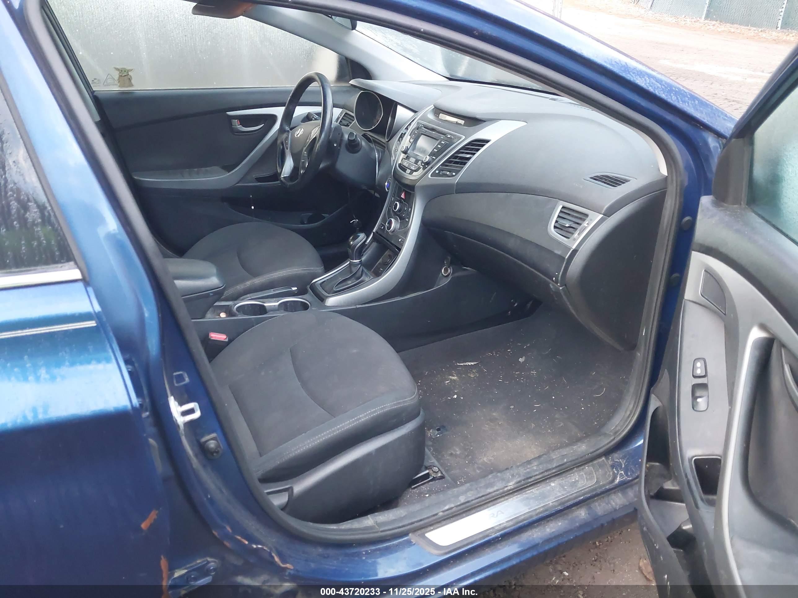 HYUNDAI ELANTRA image 5