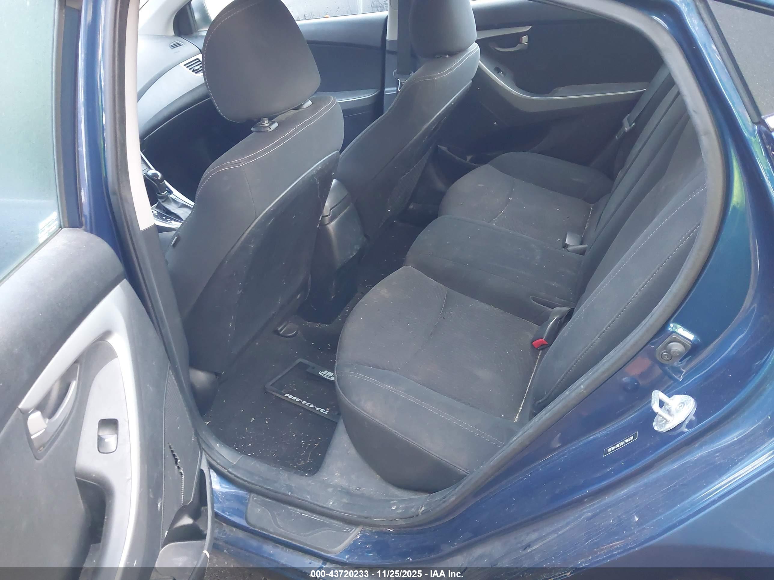 HYUNDAI ELANTRA image 8
