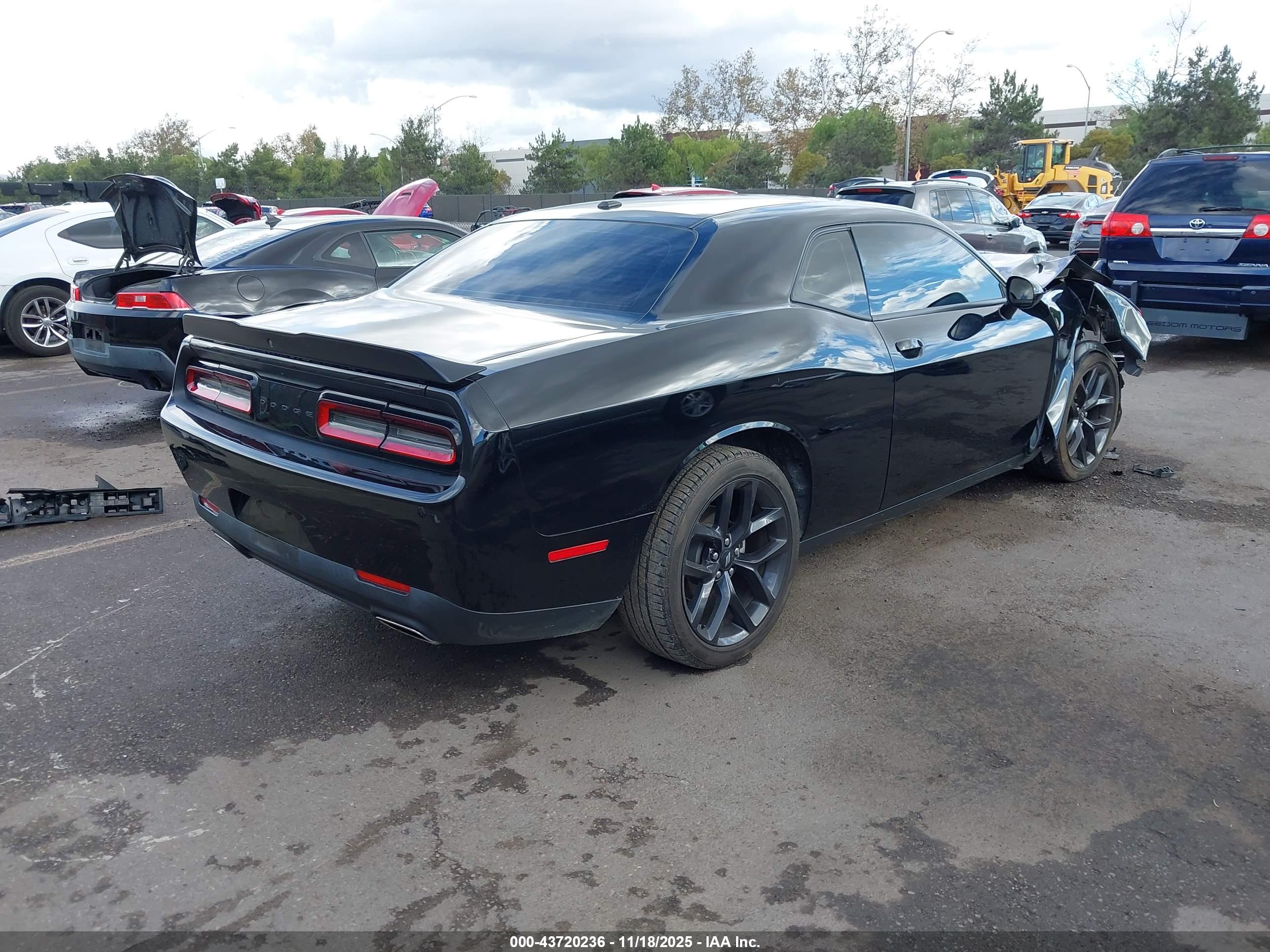 DODGE CHALLENGER image 4