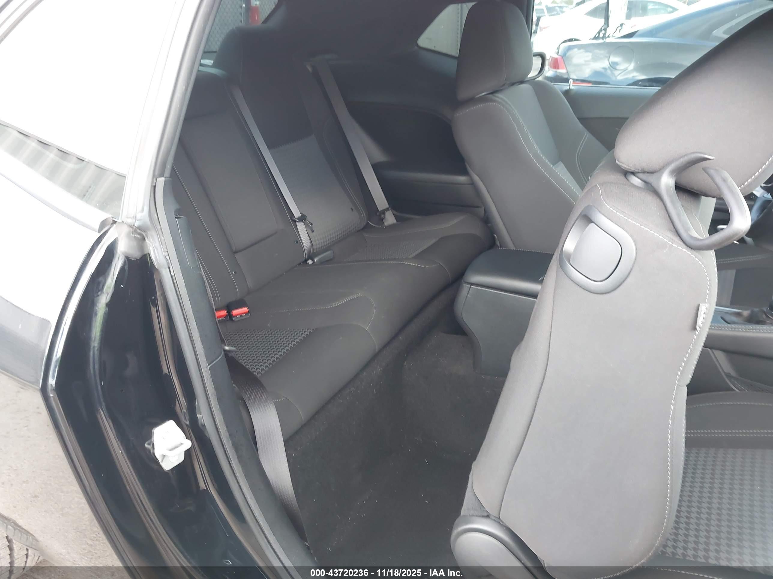 DODGE CHALLENGER image 8