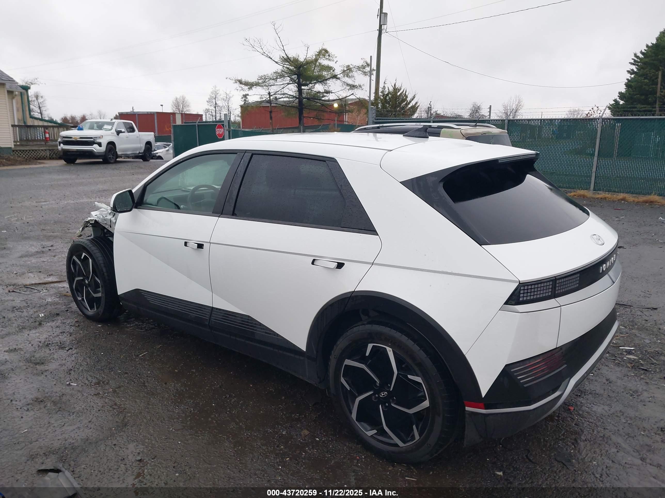 HYUNDAI IONIQ image 3