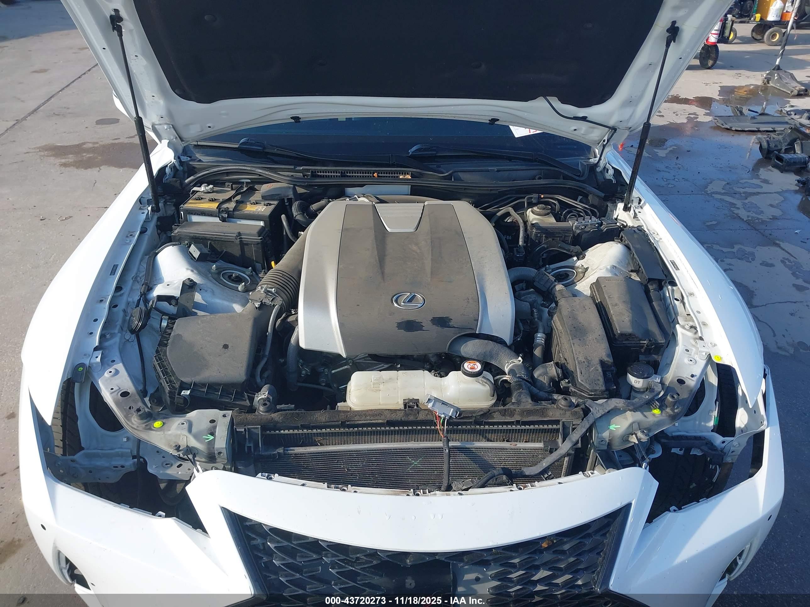 LEXUS IS image 10