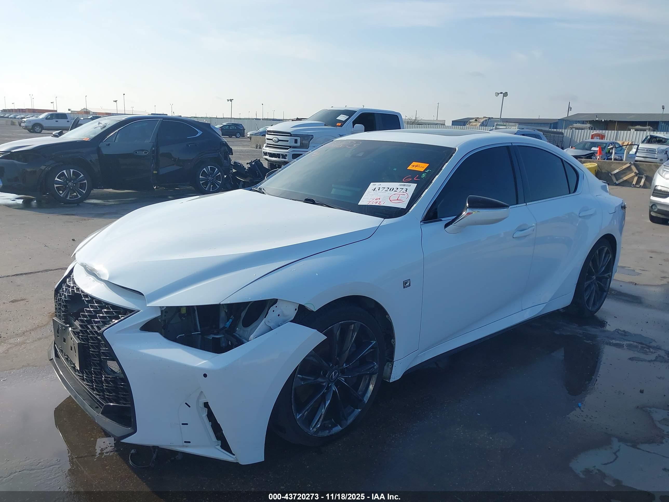 LEXUS IS image 2
