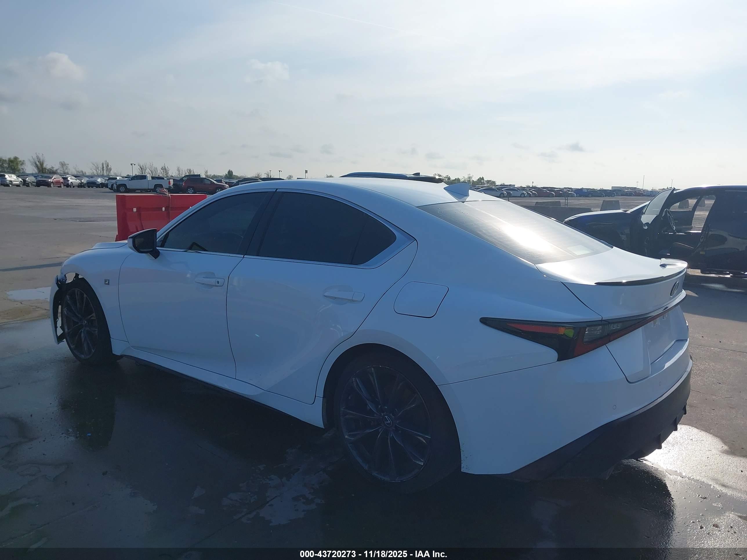 LEXUS IS image 3
