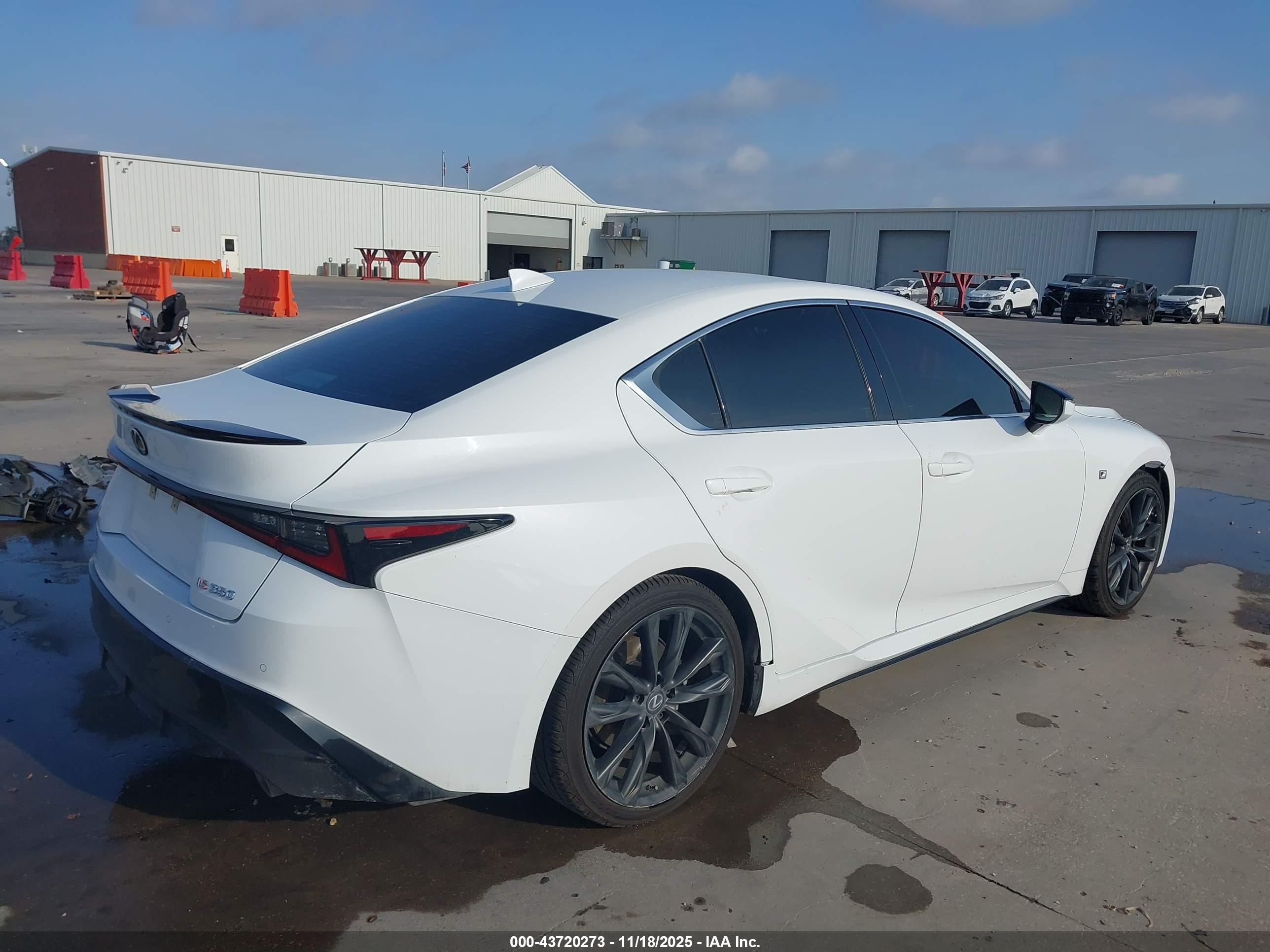 LEXUS IS image 4