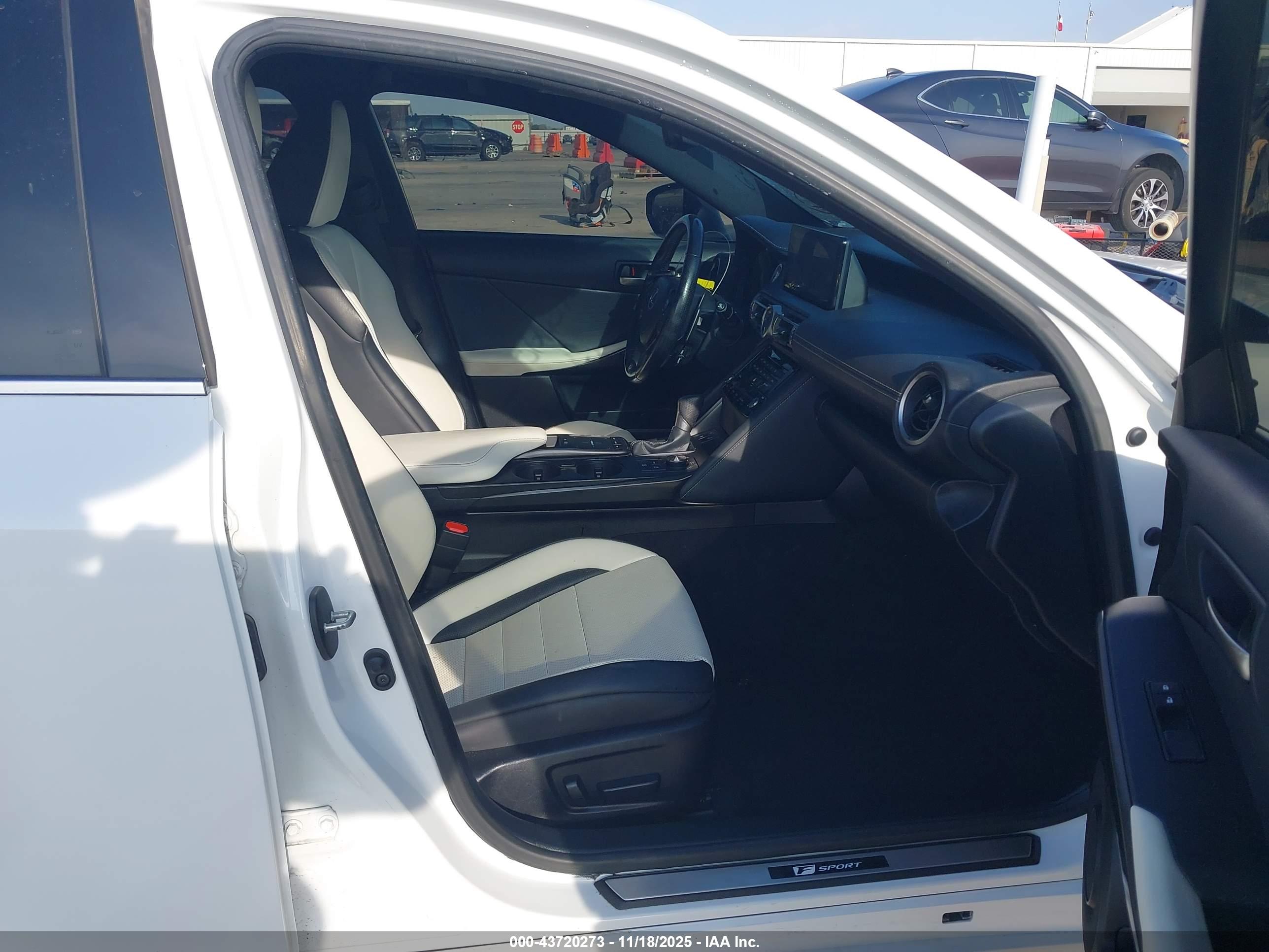 LEXUS IS image 5