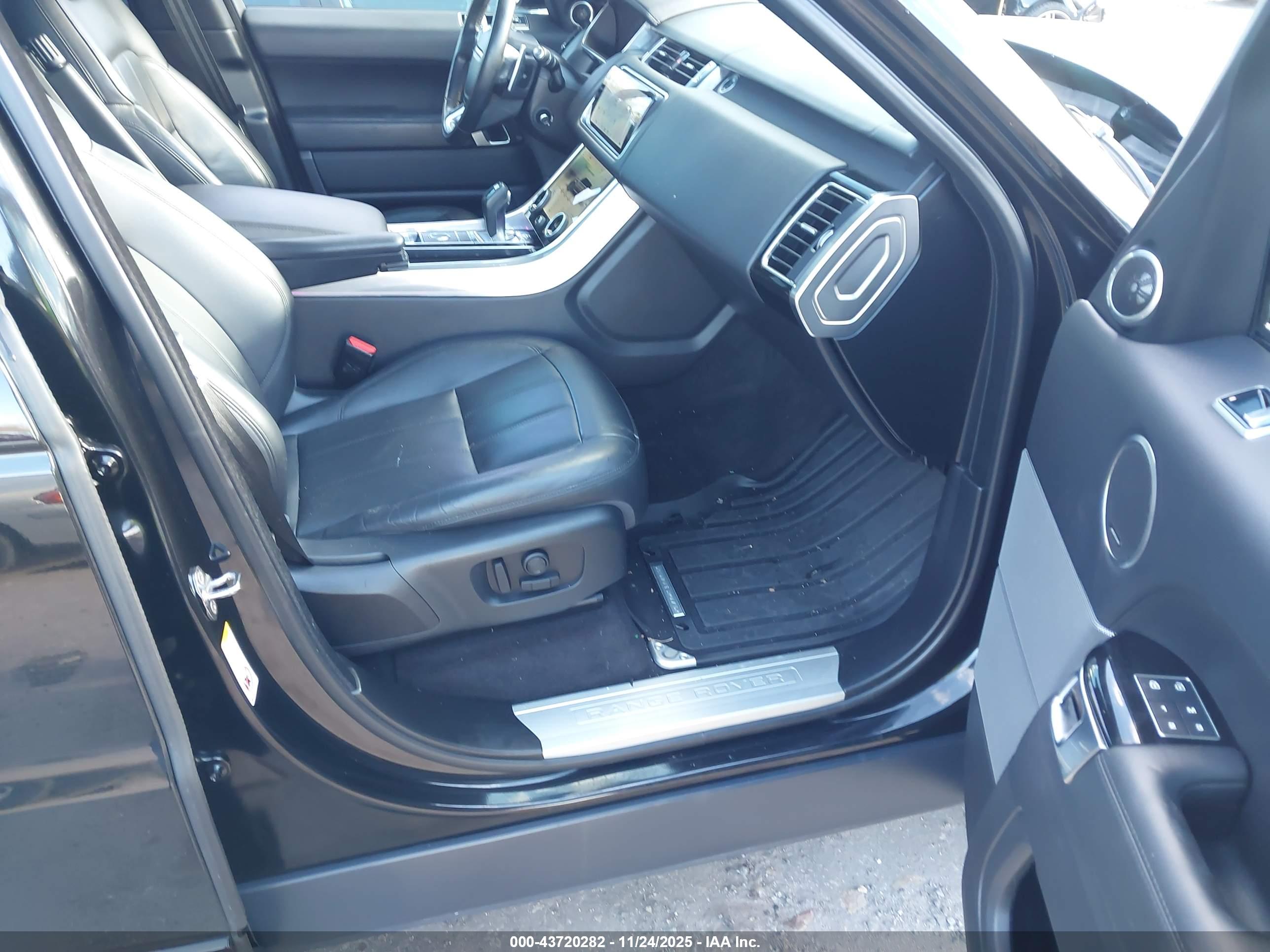 LAND ROVER image 5