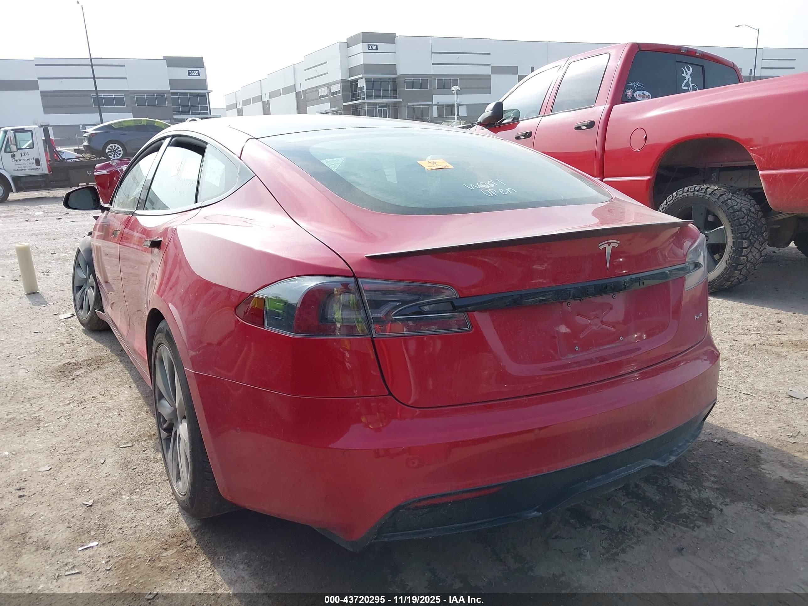TESLA MODEL image 3