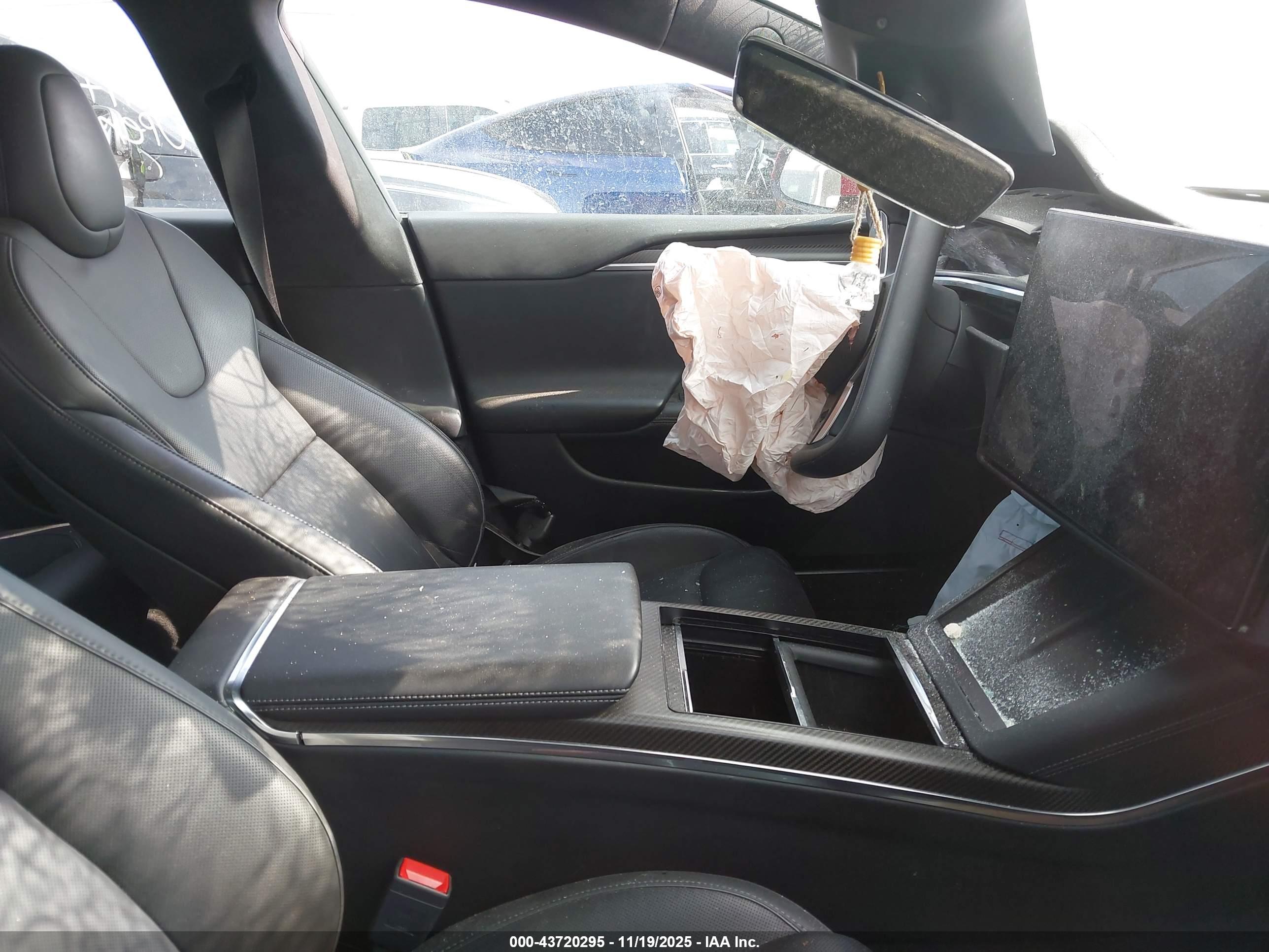 TESLA MODEL image 5