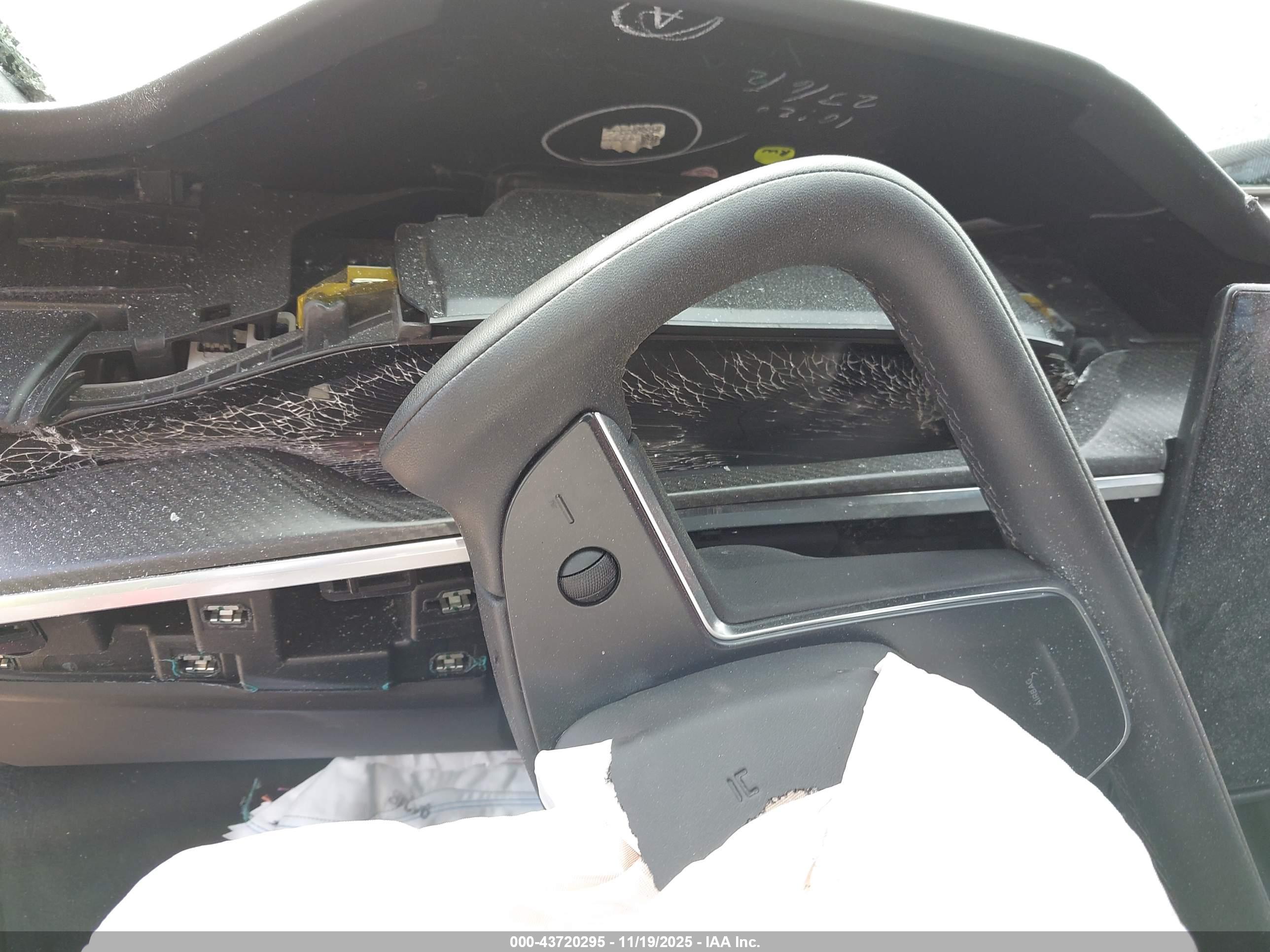 TESLA MODEL image 7
