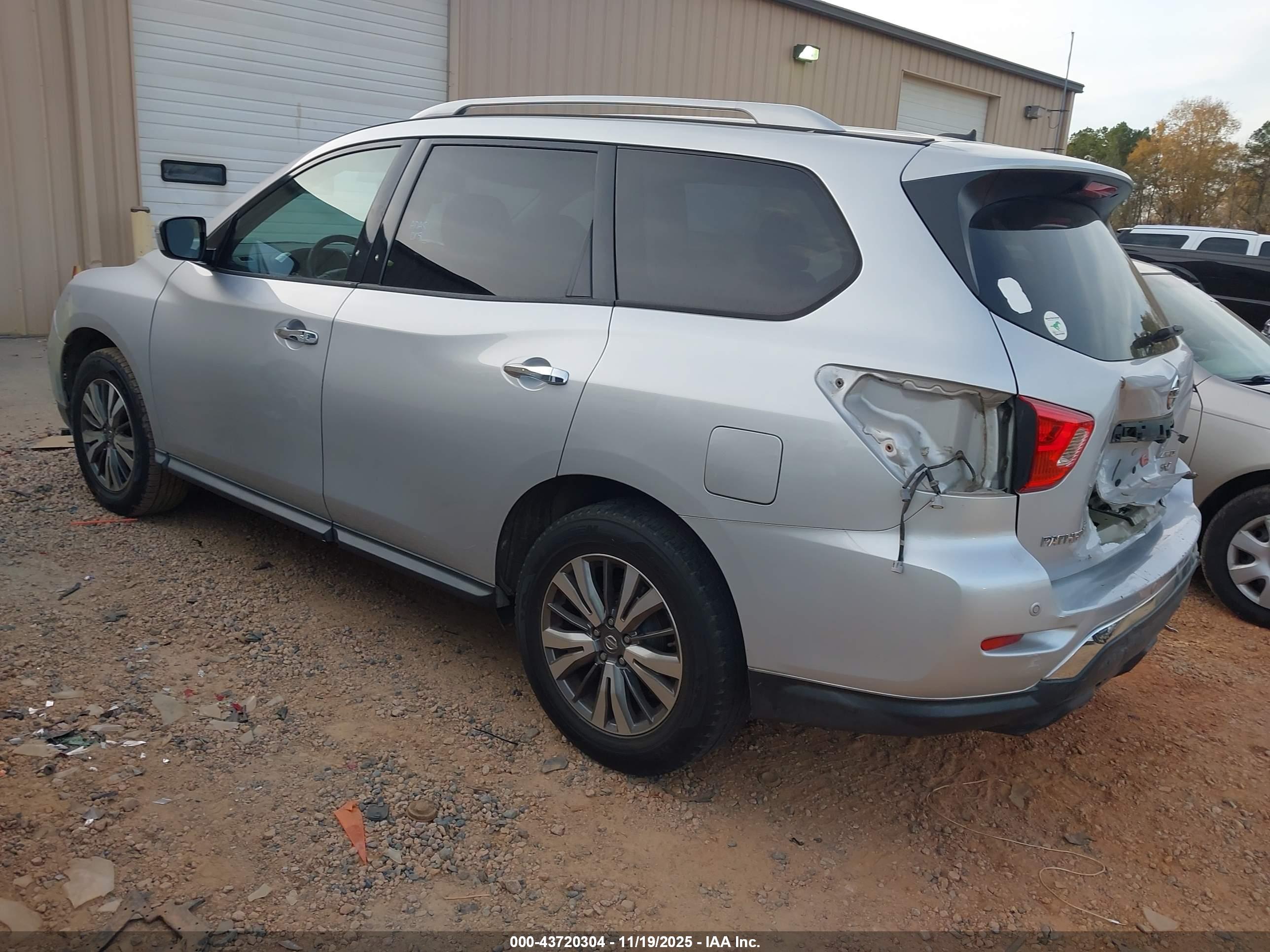 NISSAN PATHFINDER image 3