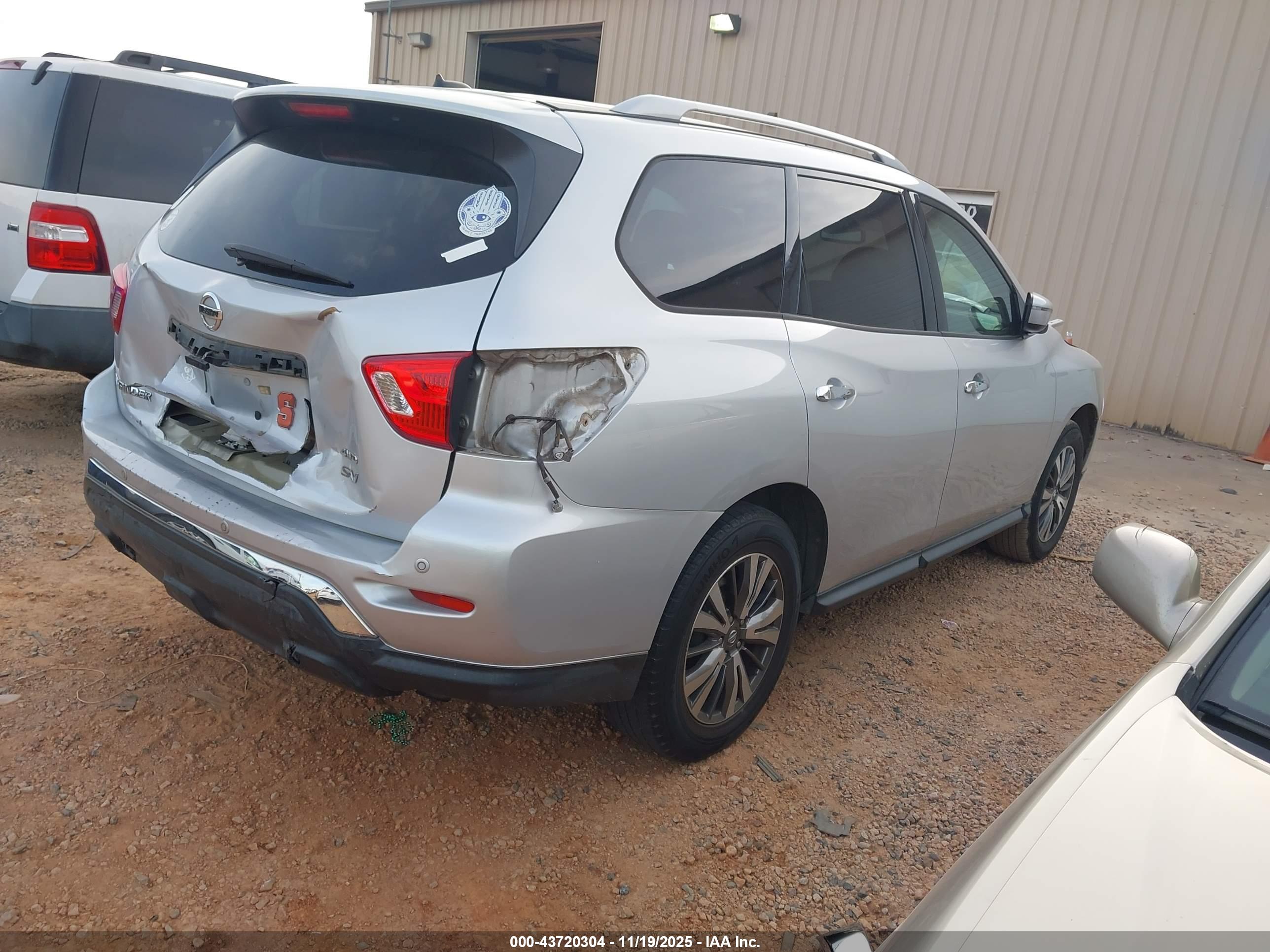 NISSAN PATHFINDER image 4