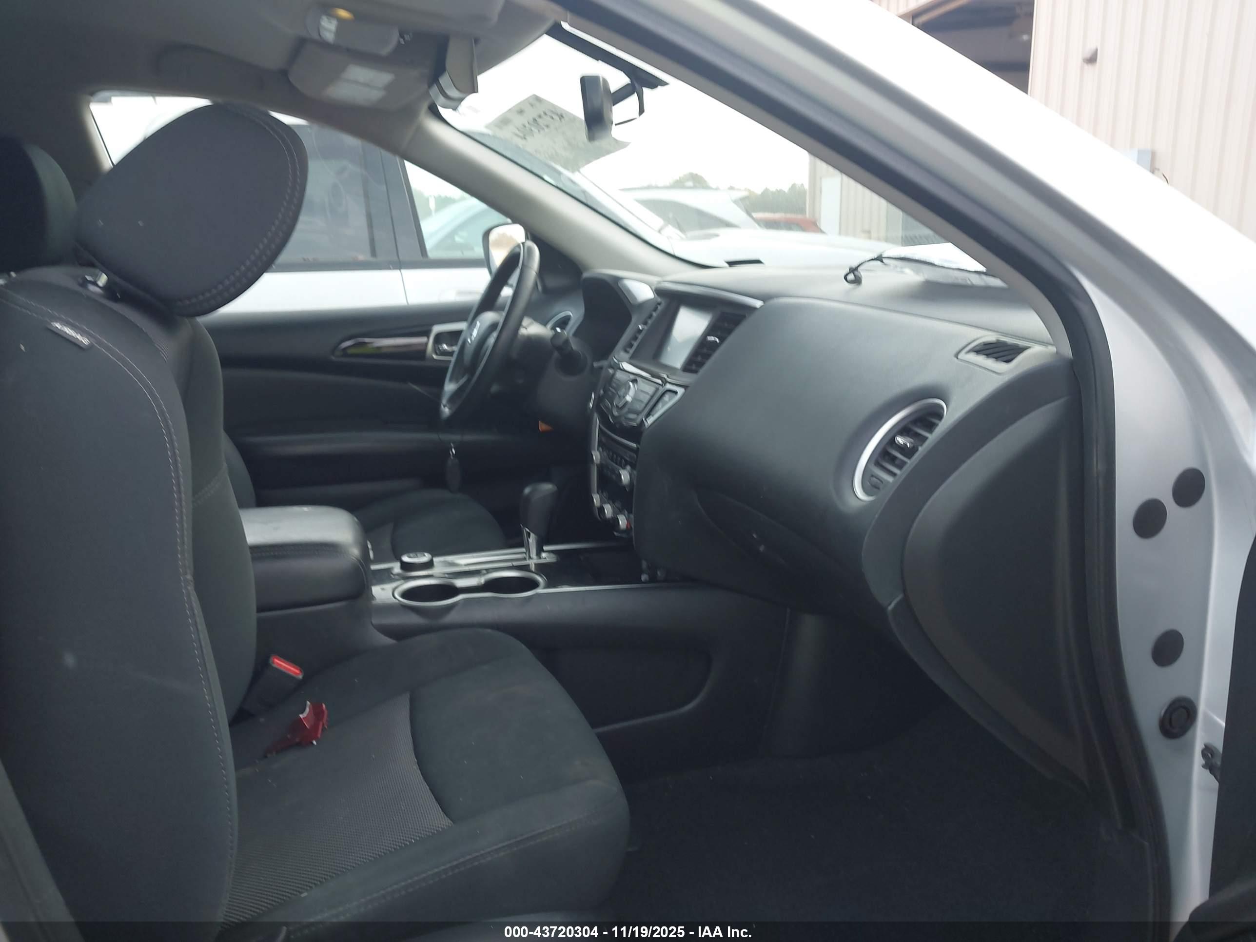 NISSAN PATHFINDER image 5