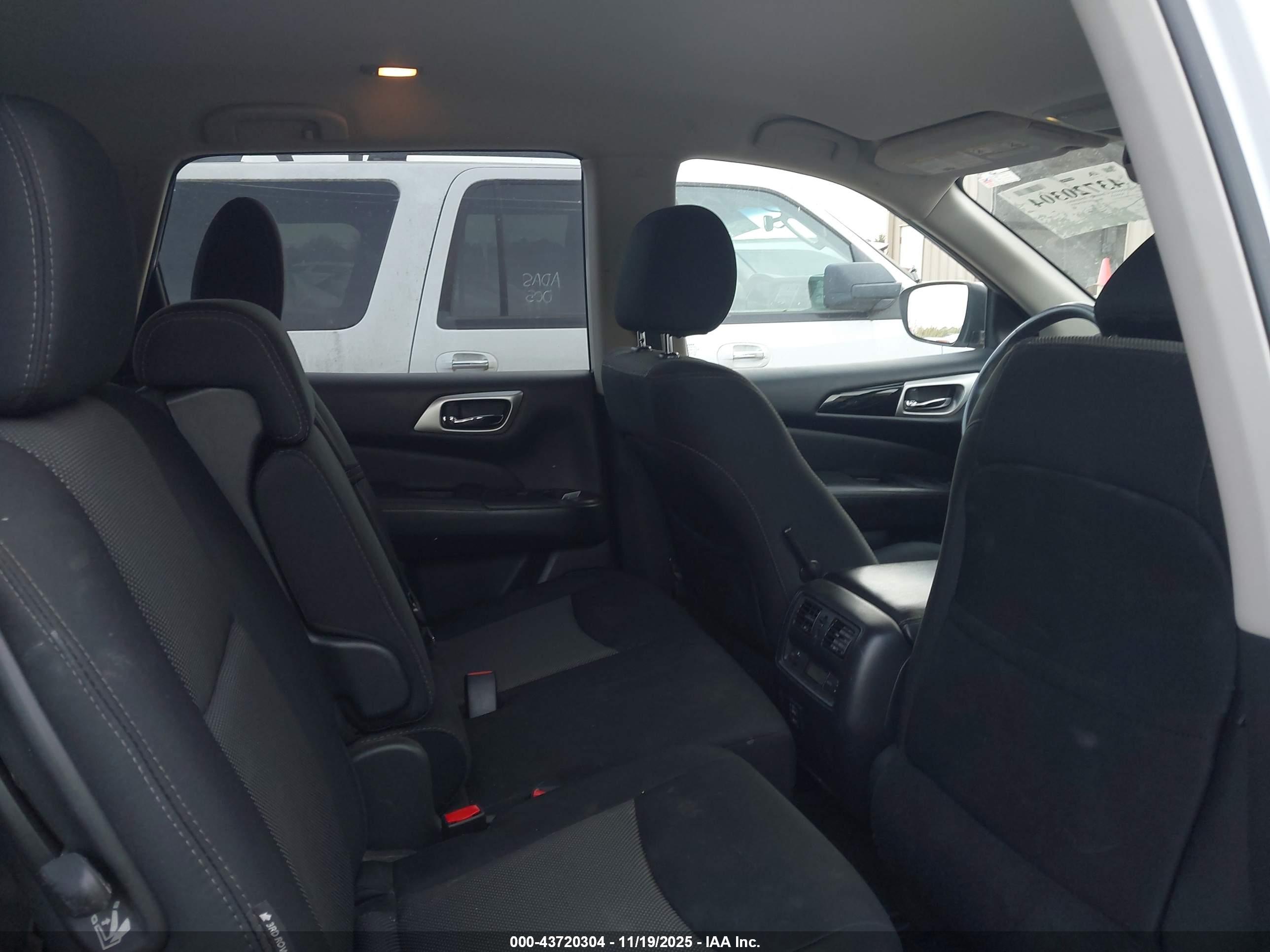 NISSAN PATHFINDER image 8