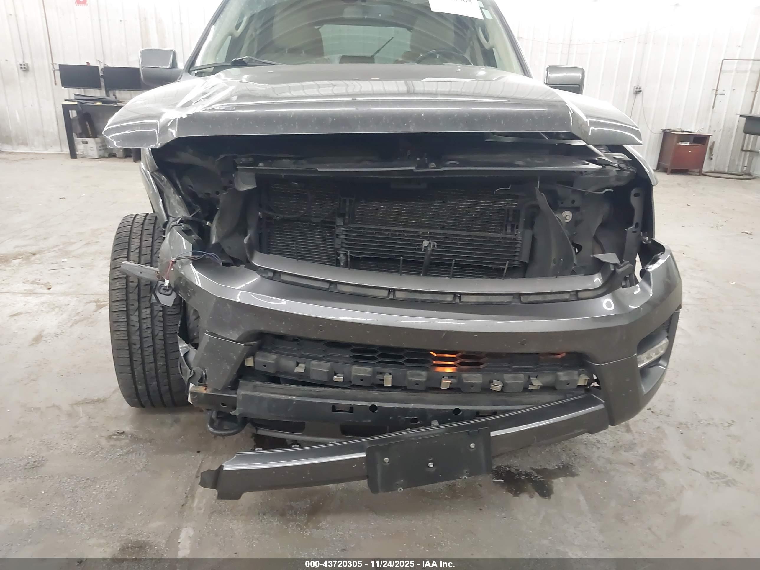 FORD EXPEDITION image 6