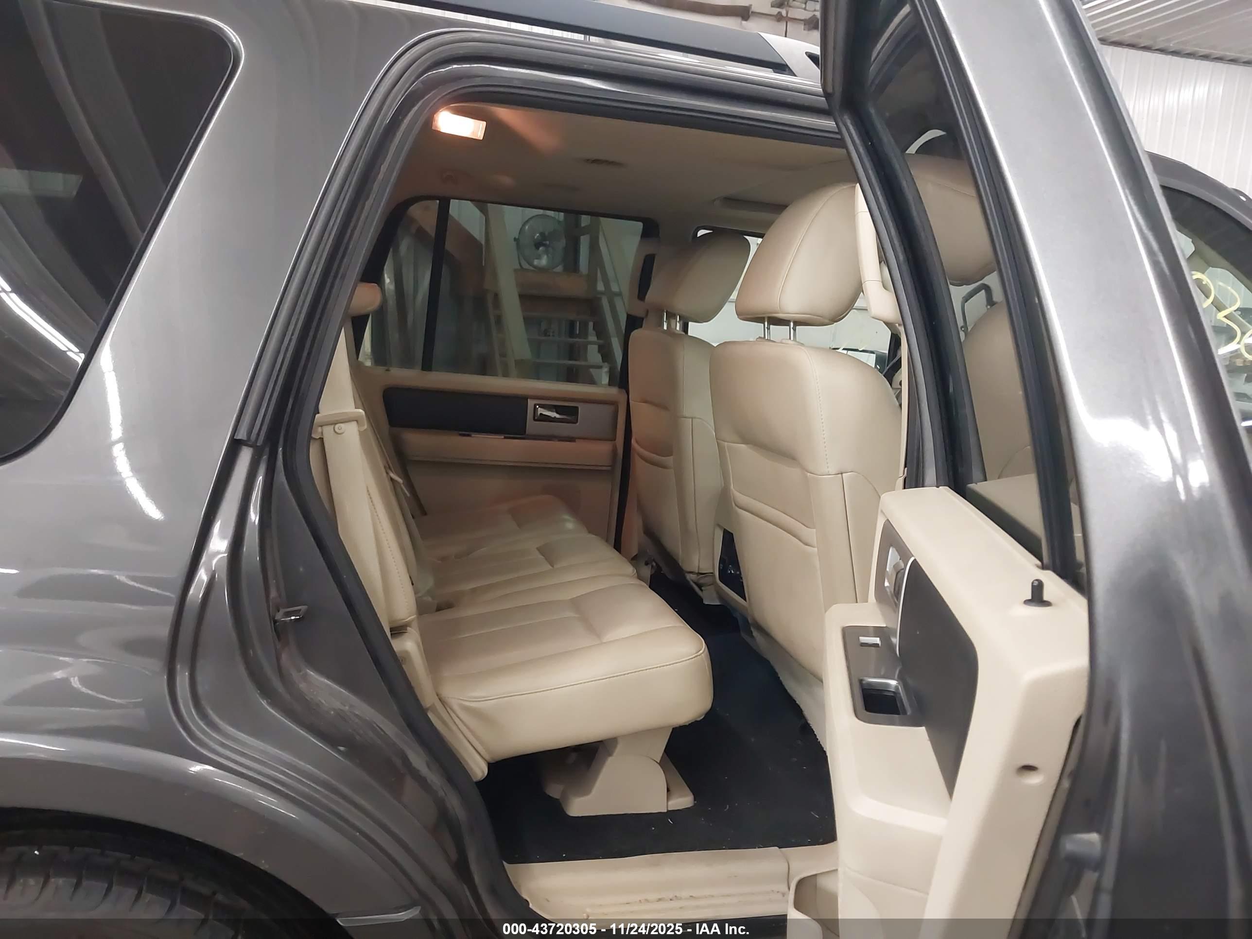 FORD EXPEDITION image 8