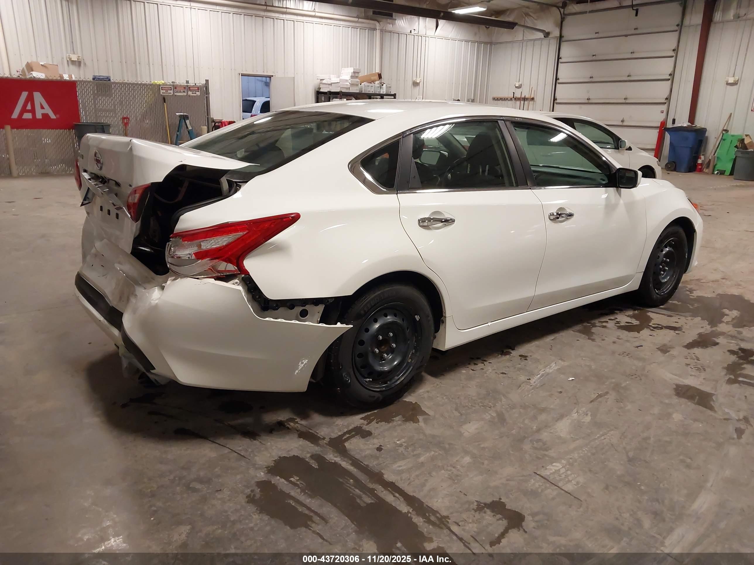 NISSAN ALTIMA image 4