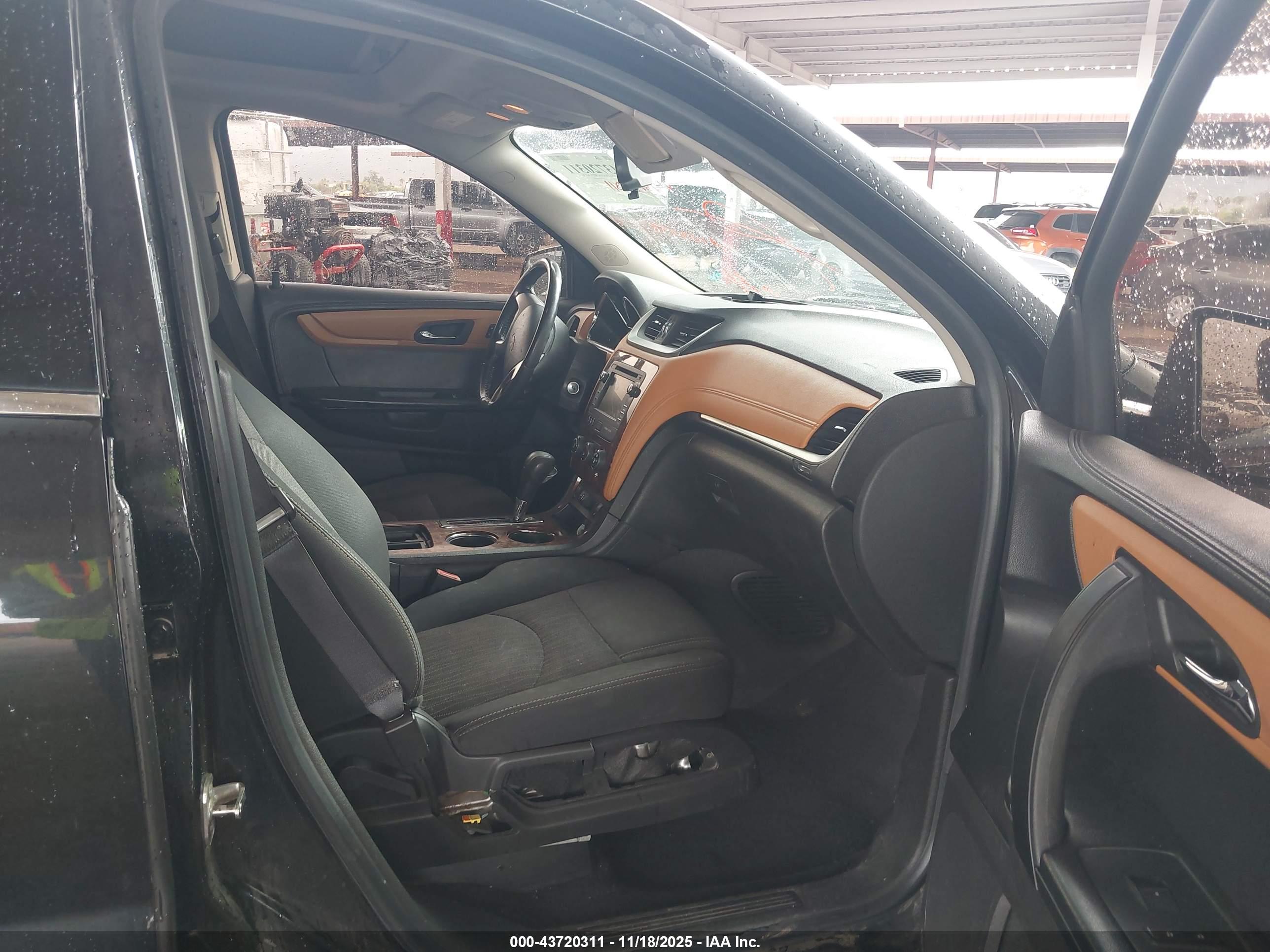 CHEVROLET TRAVERSE image 5