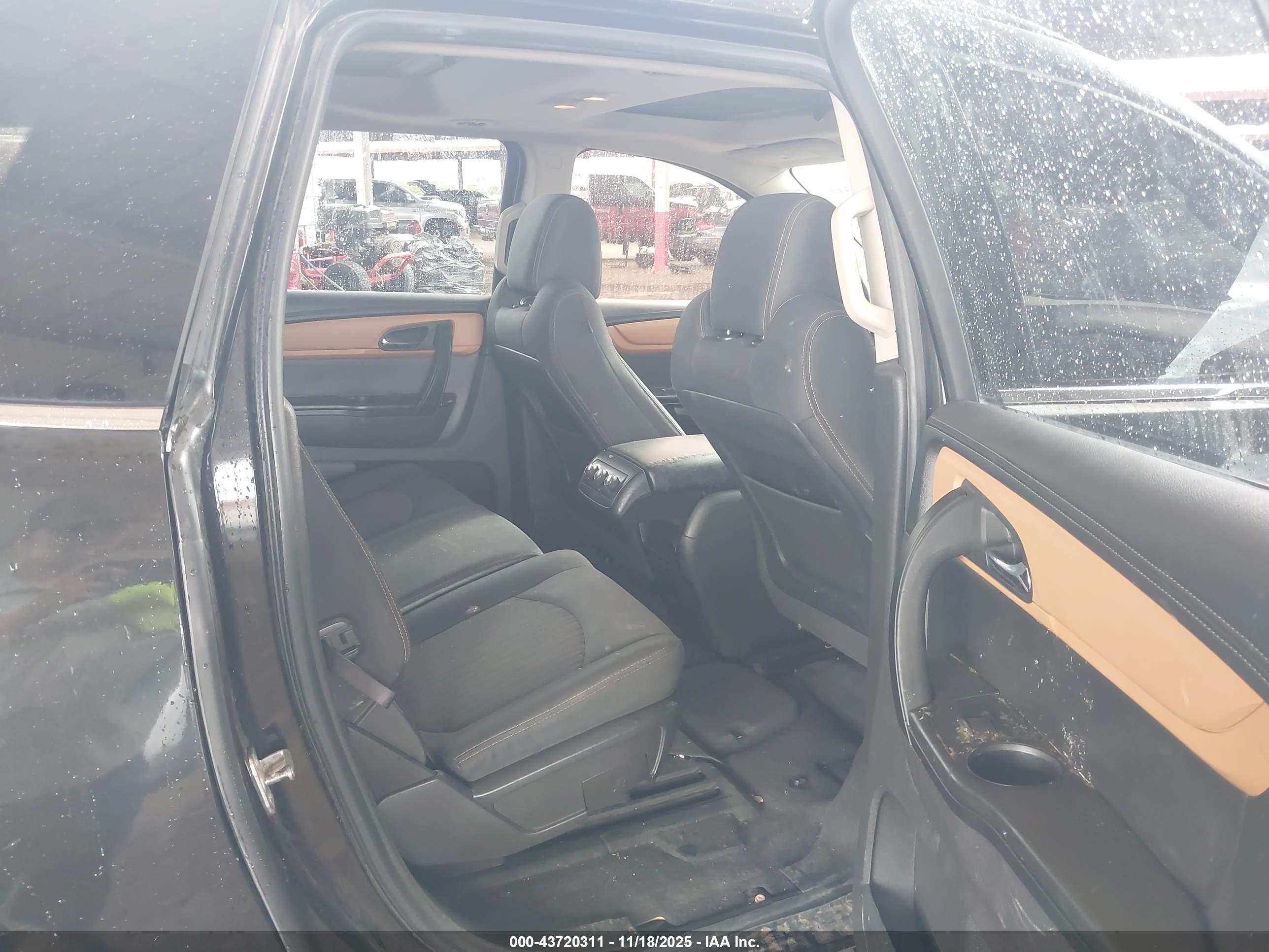 CHEVROLET TRAVERSE image 8