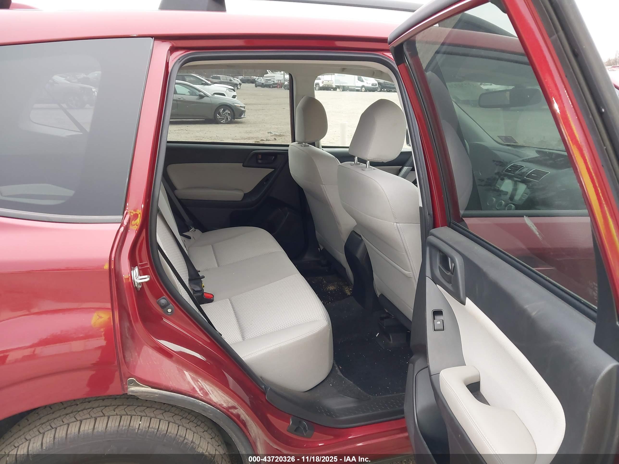SUBARU FORESTER image 8