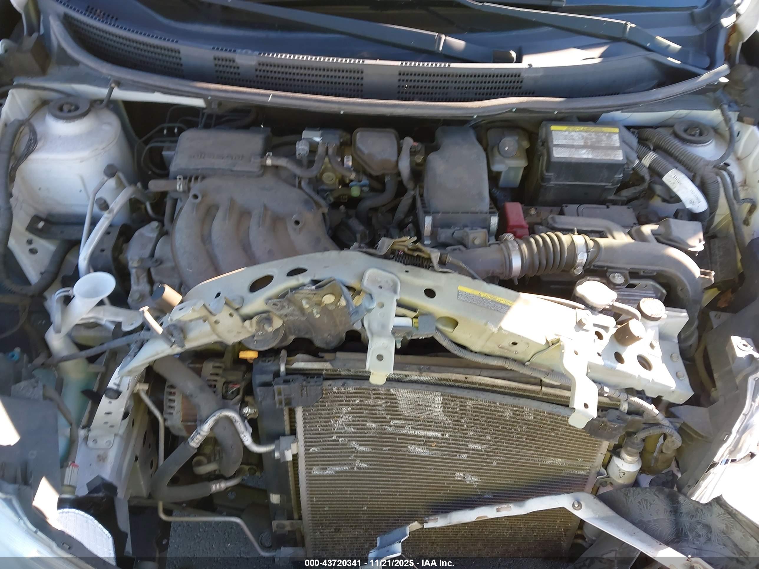 NISSAN VERSA image 10