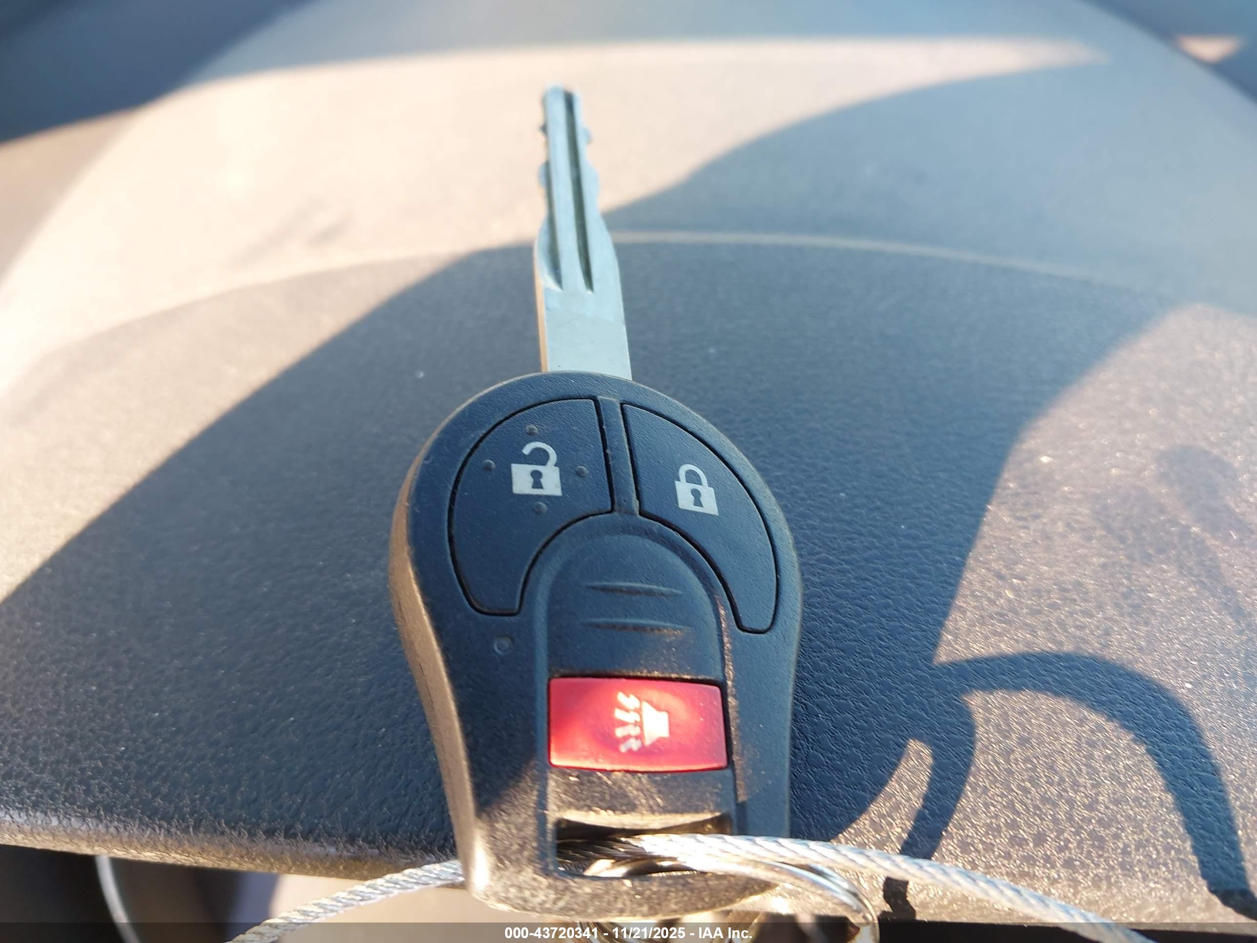 NISSAN VERSA image 11