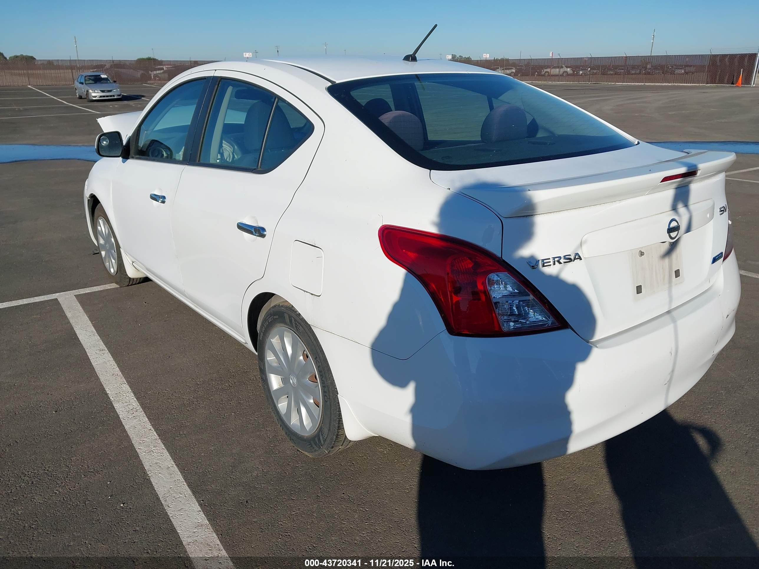 NISSAN VERSA image 3