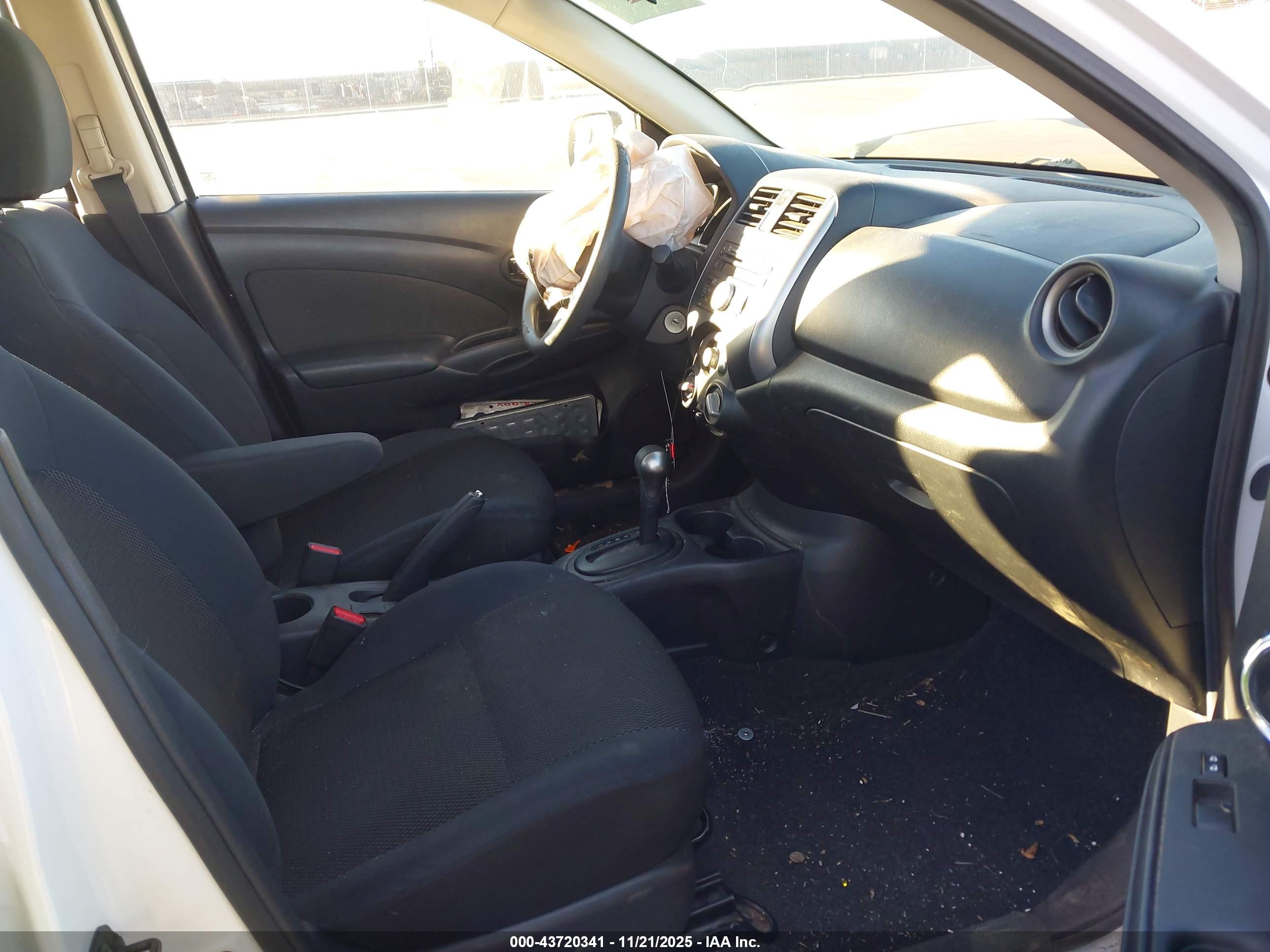 NISSAN VERSA image 5