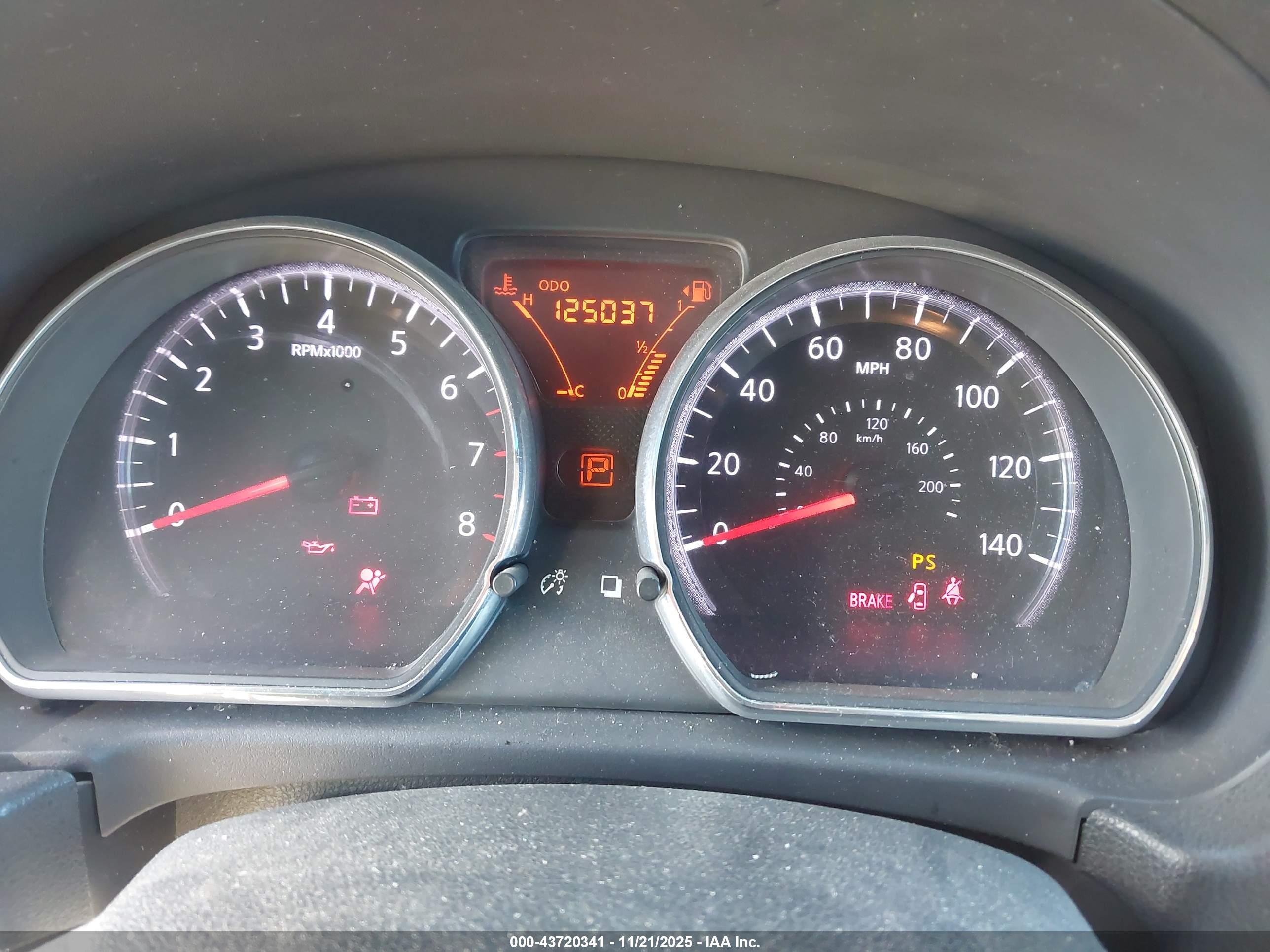 NISSAN VERSA image 7
