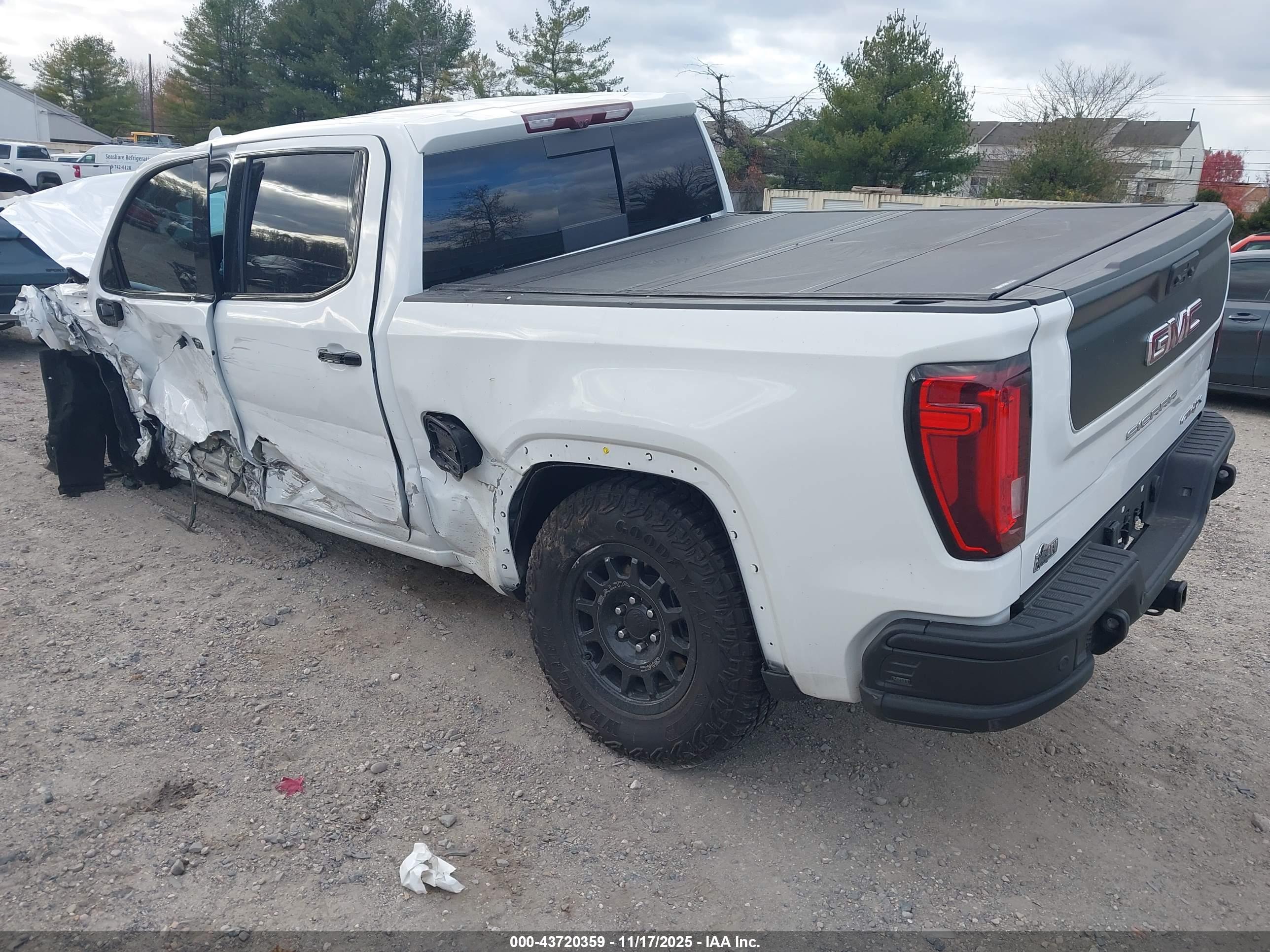 GMC SIERRA image 3