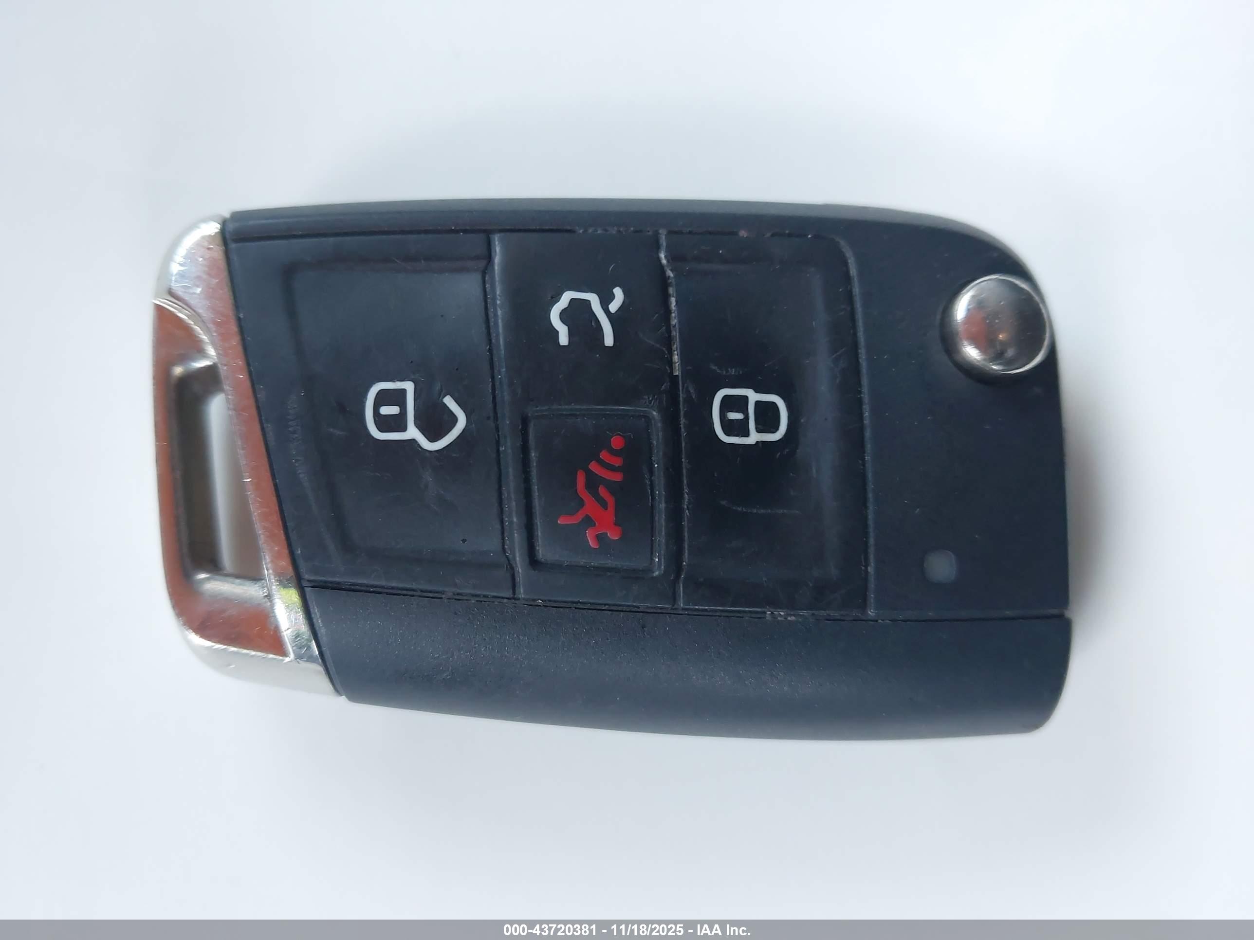 VOLKSWAGEN TIGUAN image 11