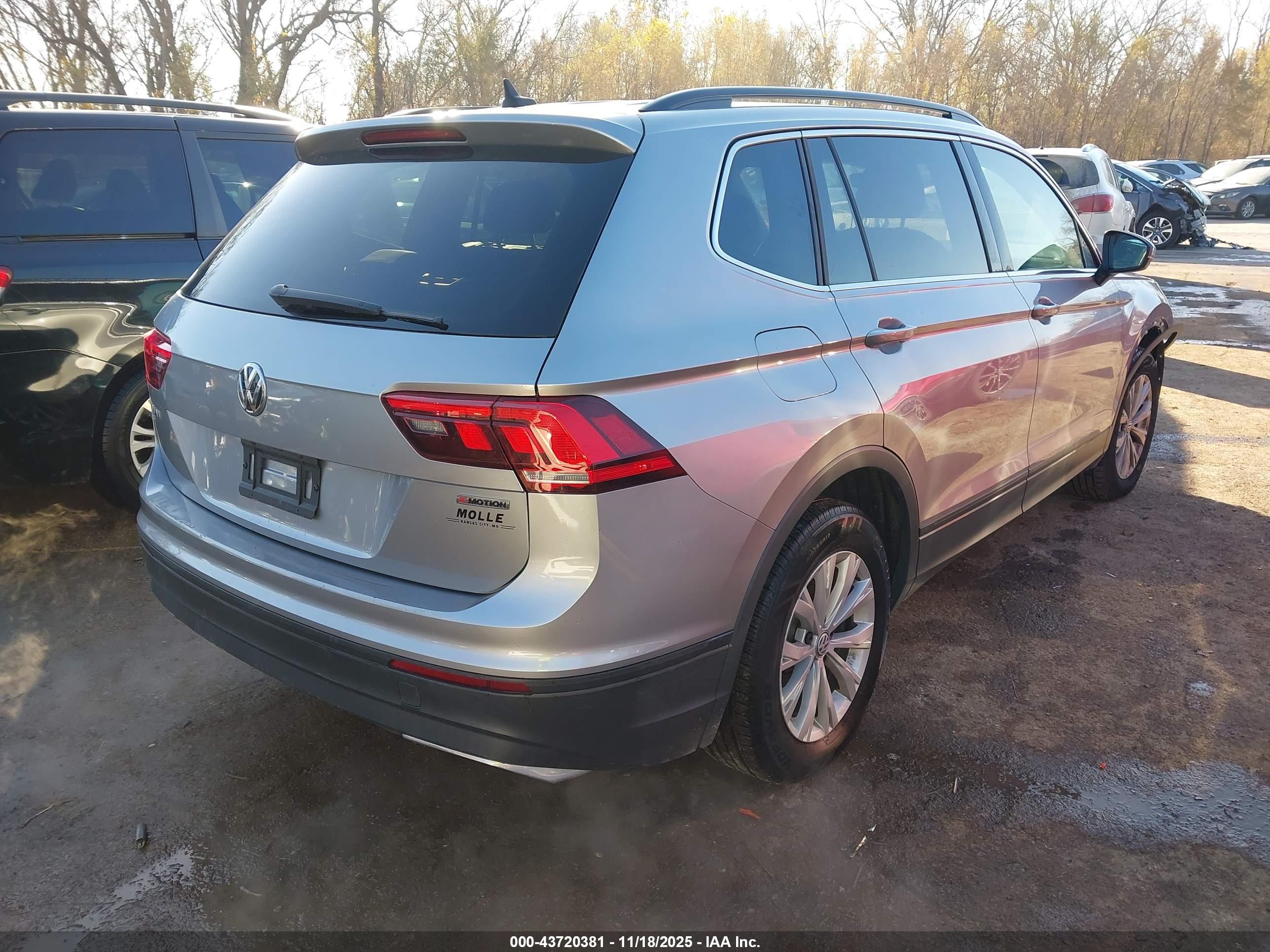 VOLKSWAGEN TIGUAN image 4