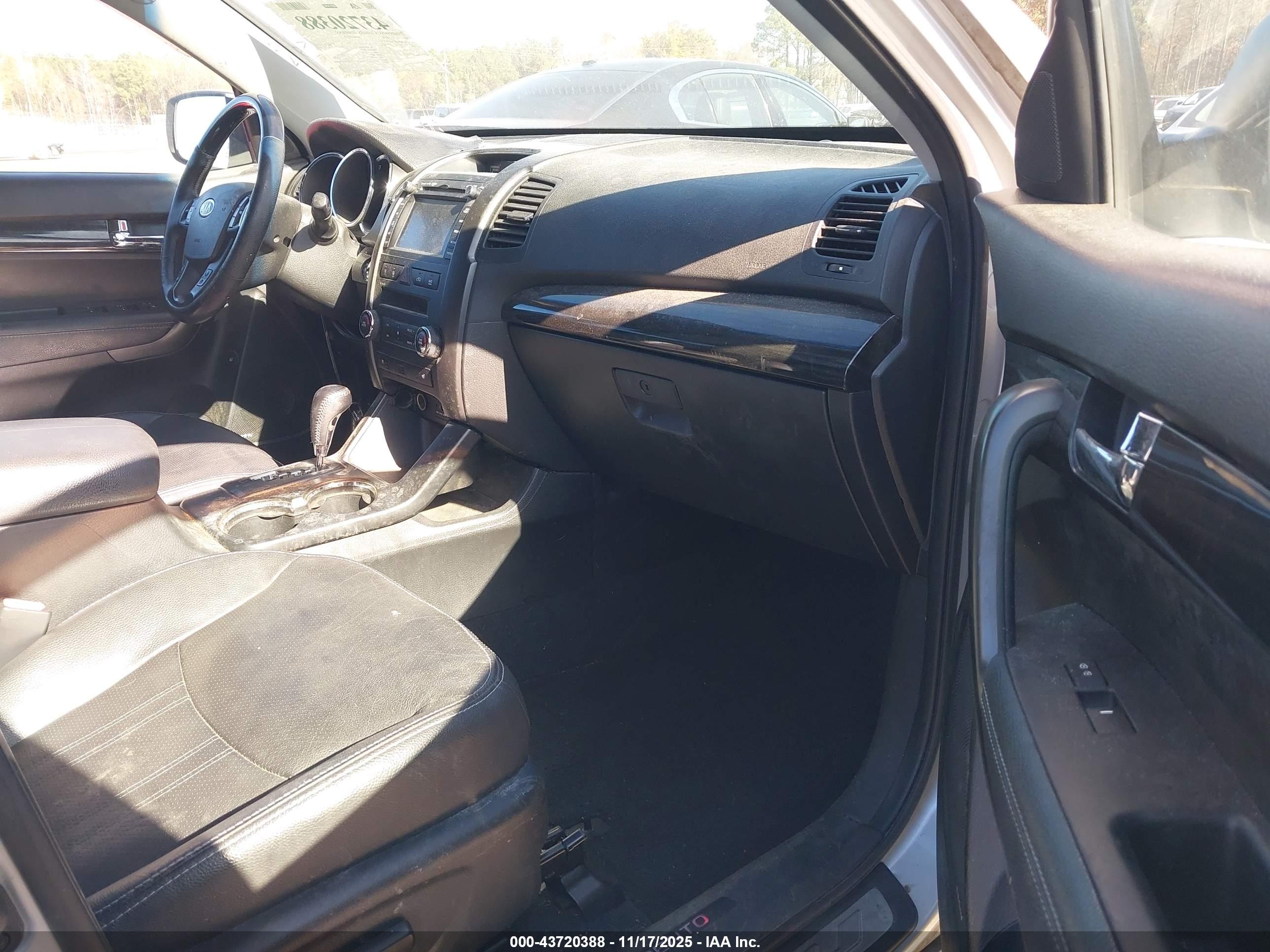 KIA SORENTO image 5