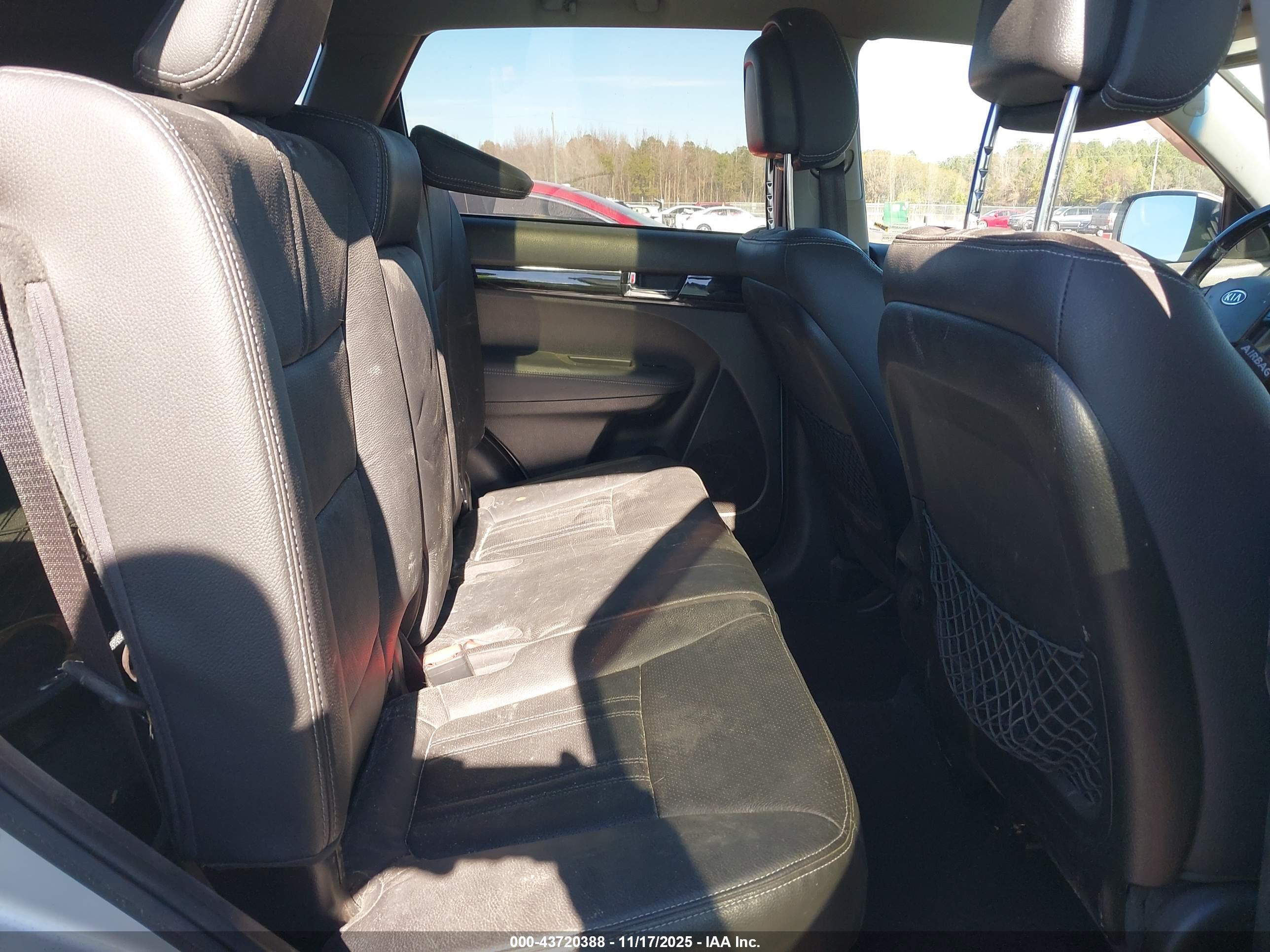 KIA SORENTO image 8
