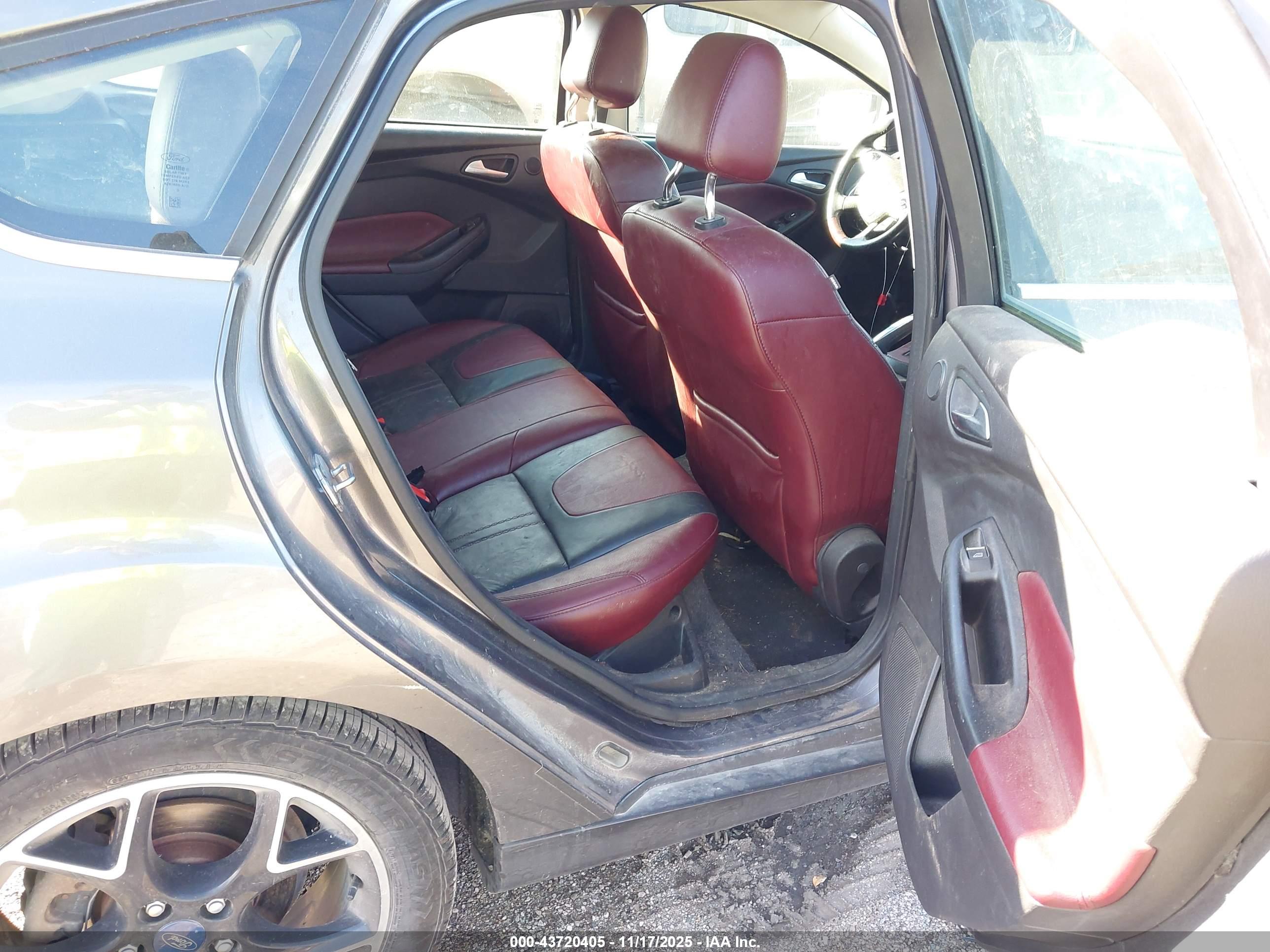 FORD FOCUS image 8