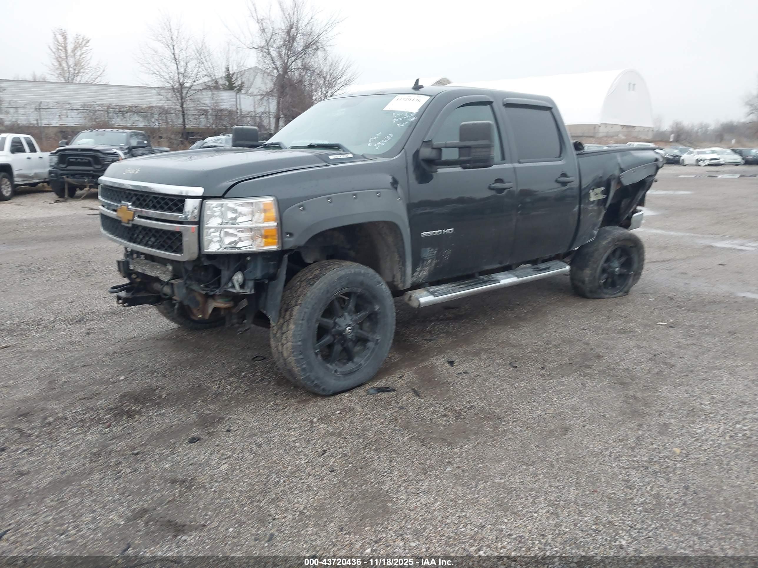 CHEVROLET SILVERADO image 2