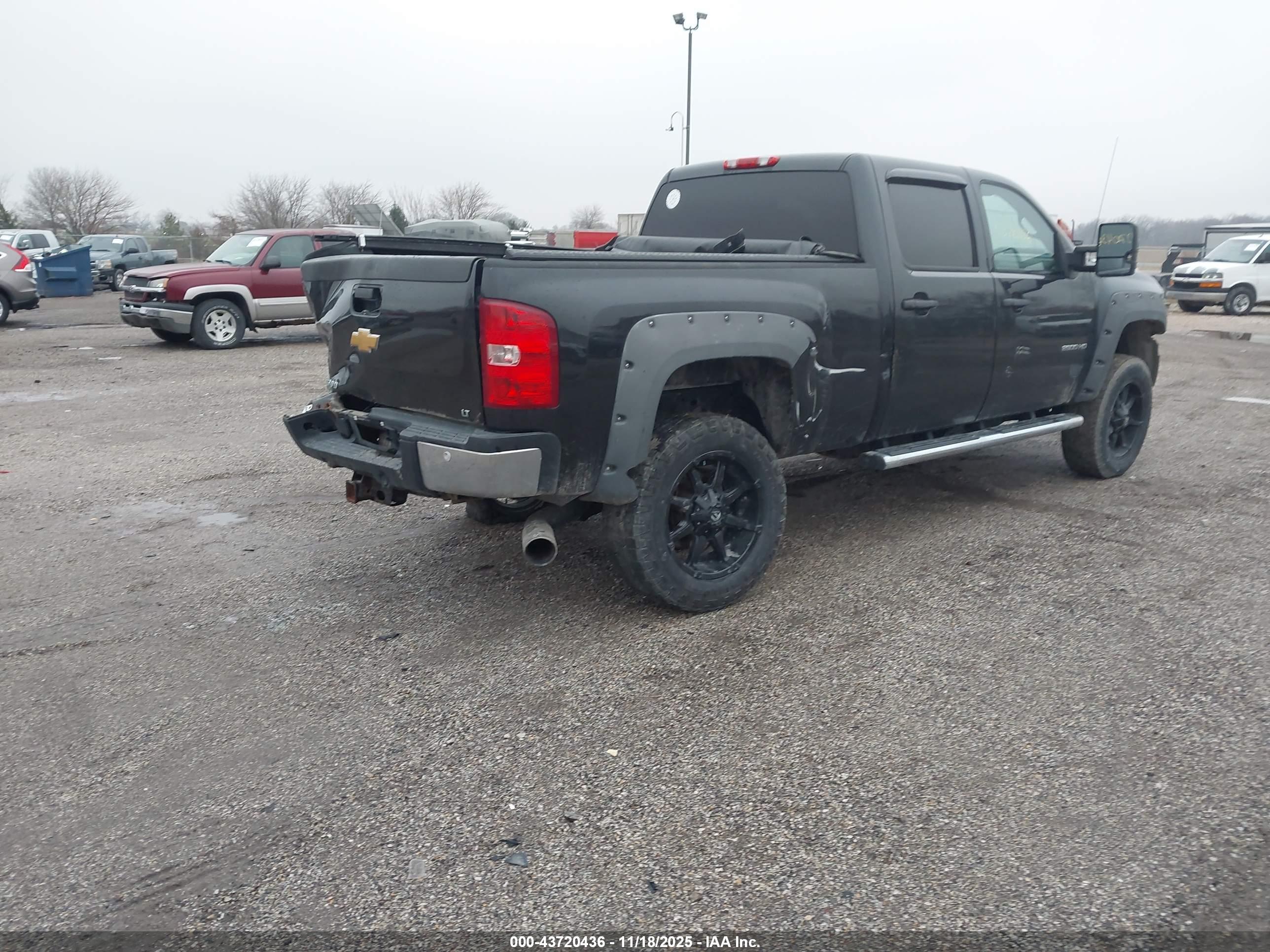 CHEVROLET SILVERADO image 4