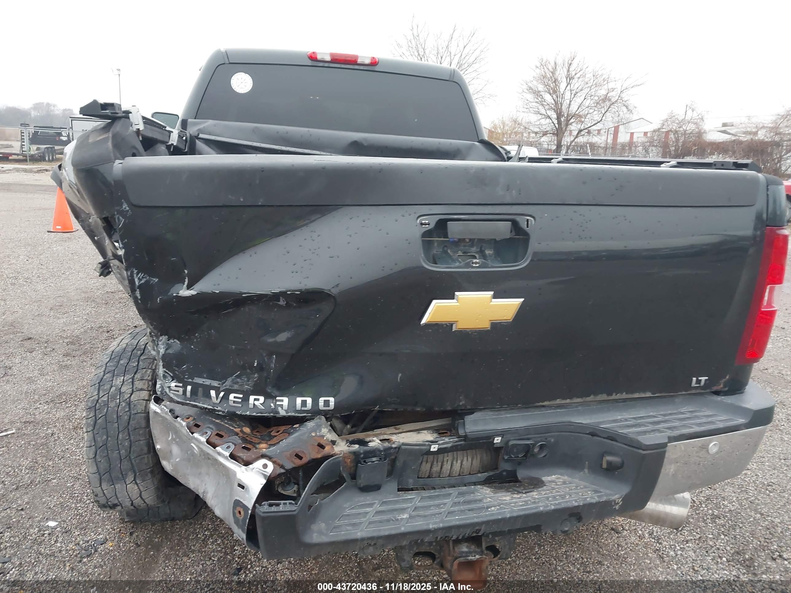 CHEVROLET SILVERADO image 6