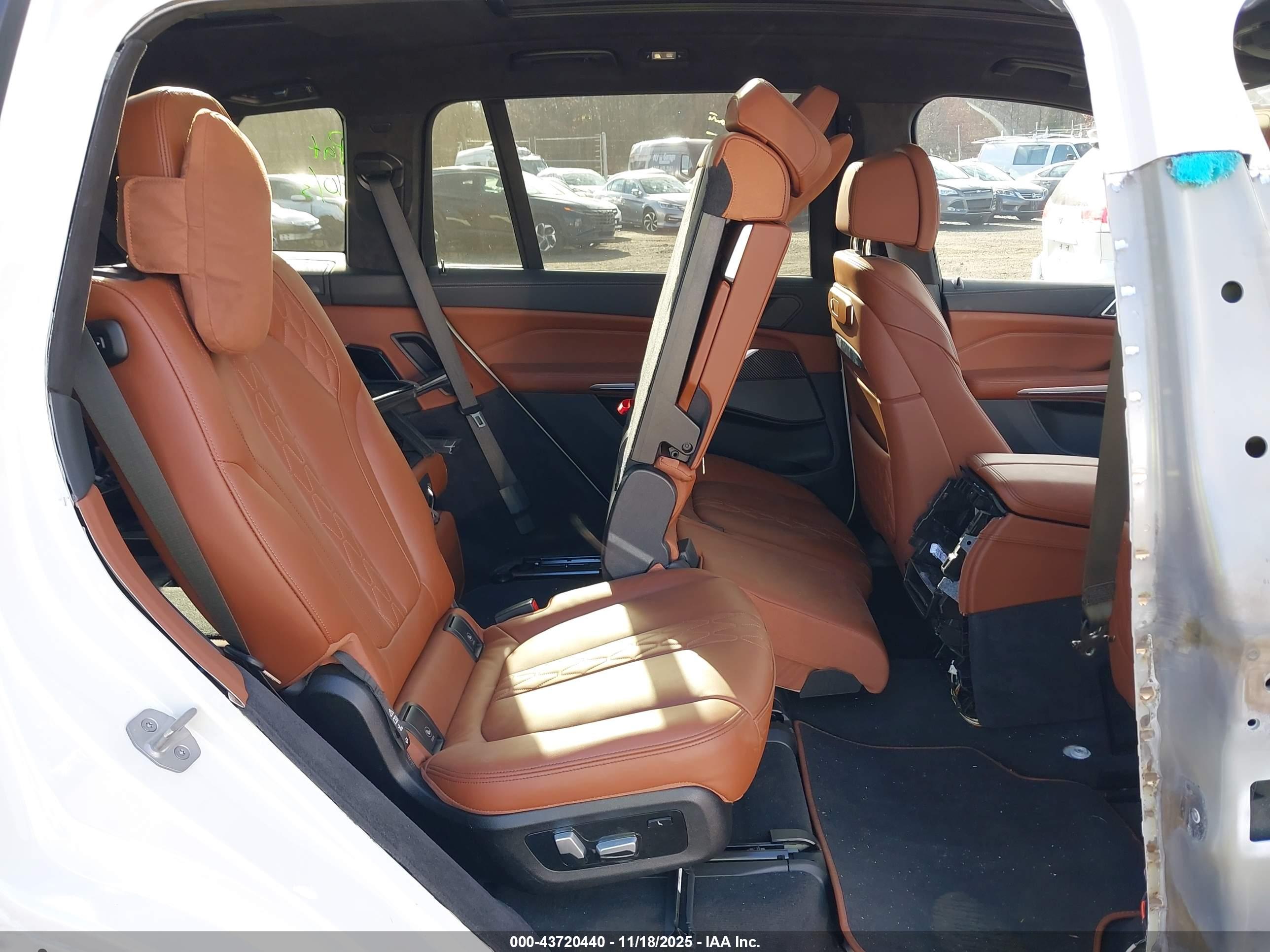BMW X7 image 8