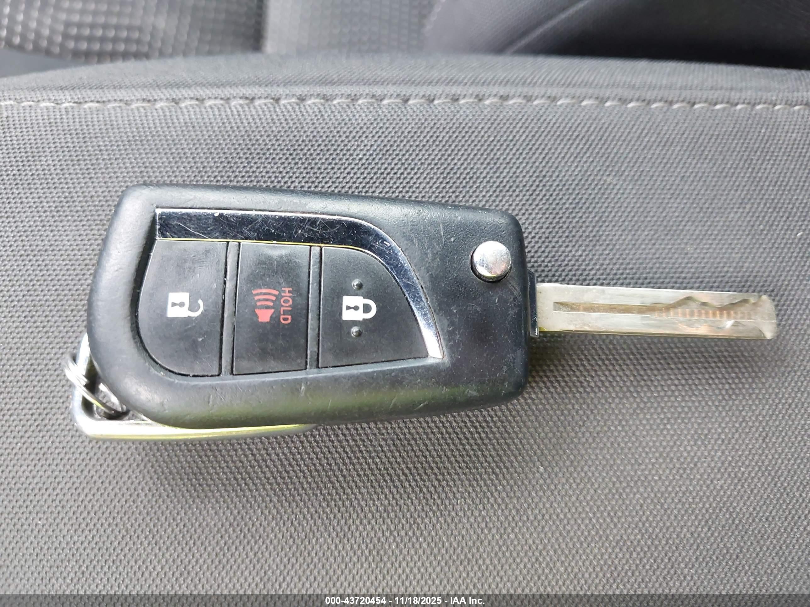 TOYOTA COROLLA image 11