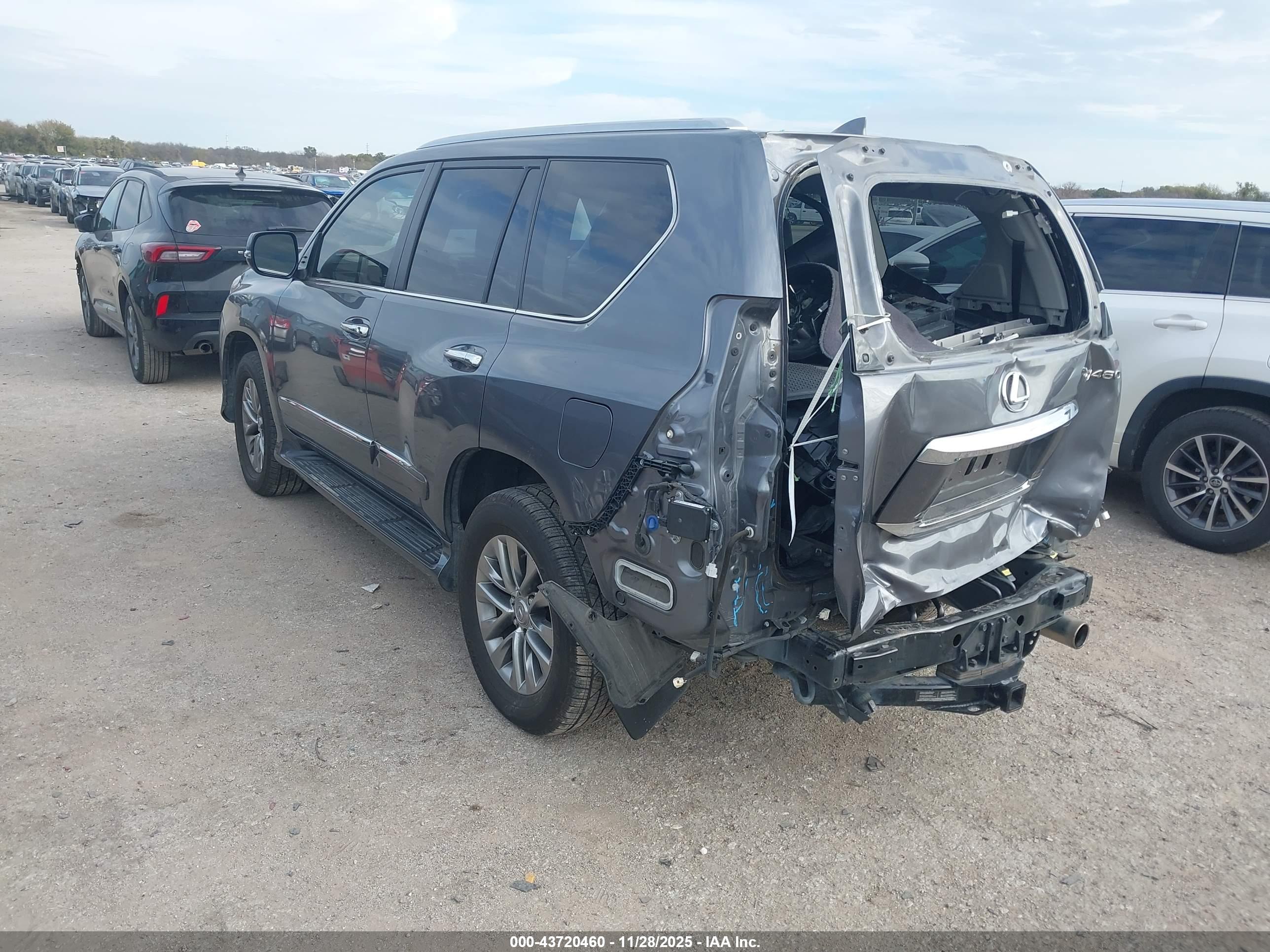 LEXUS GX image 3