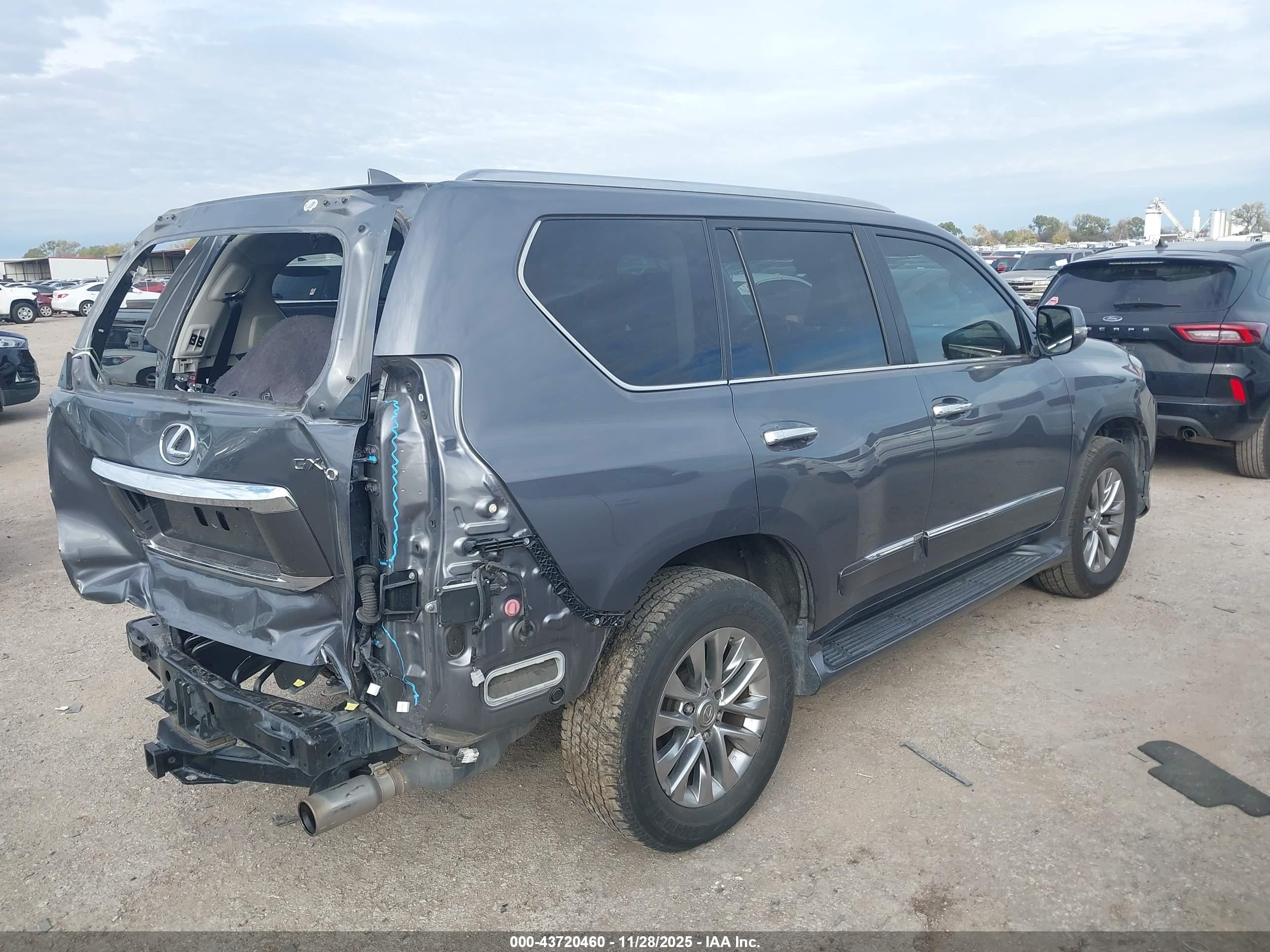 LEXUS GX image 4