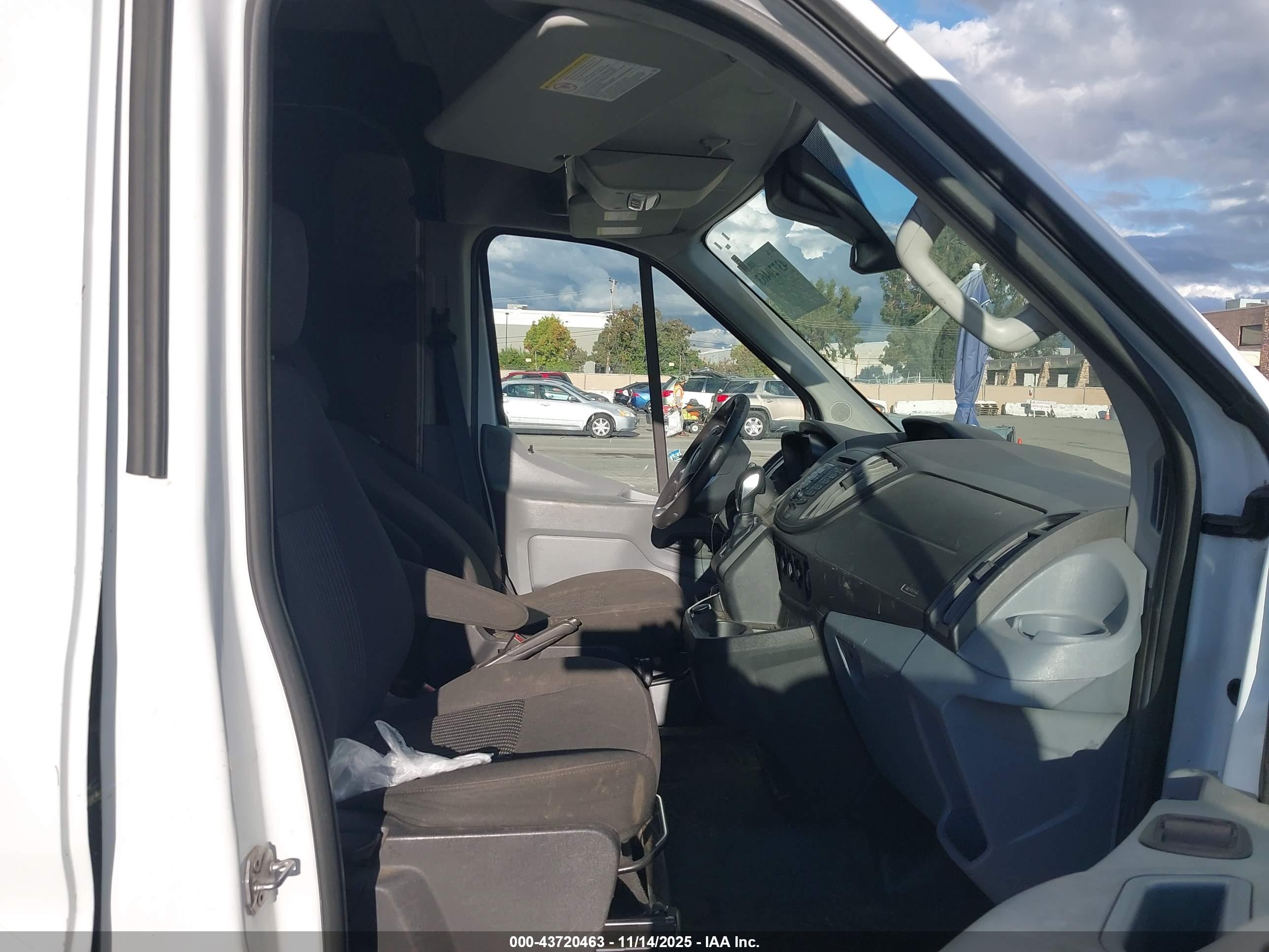 FORD TRANSIT-250 image 5